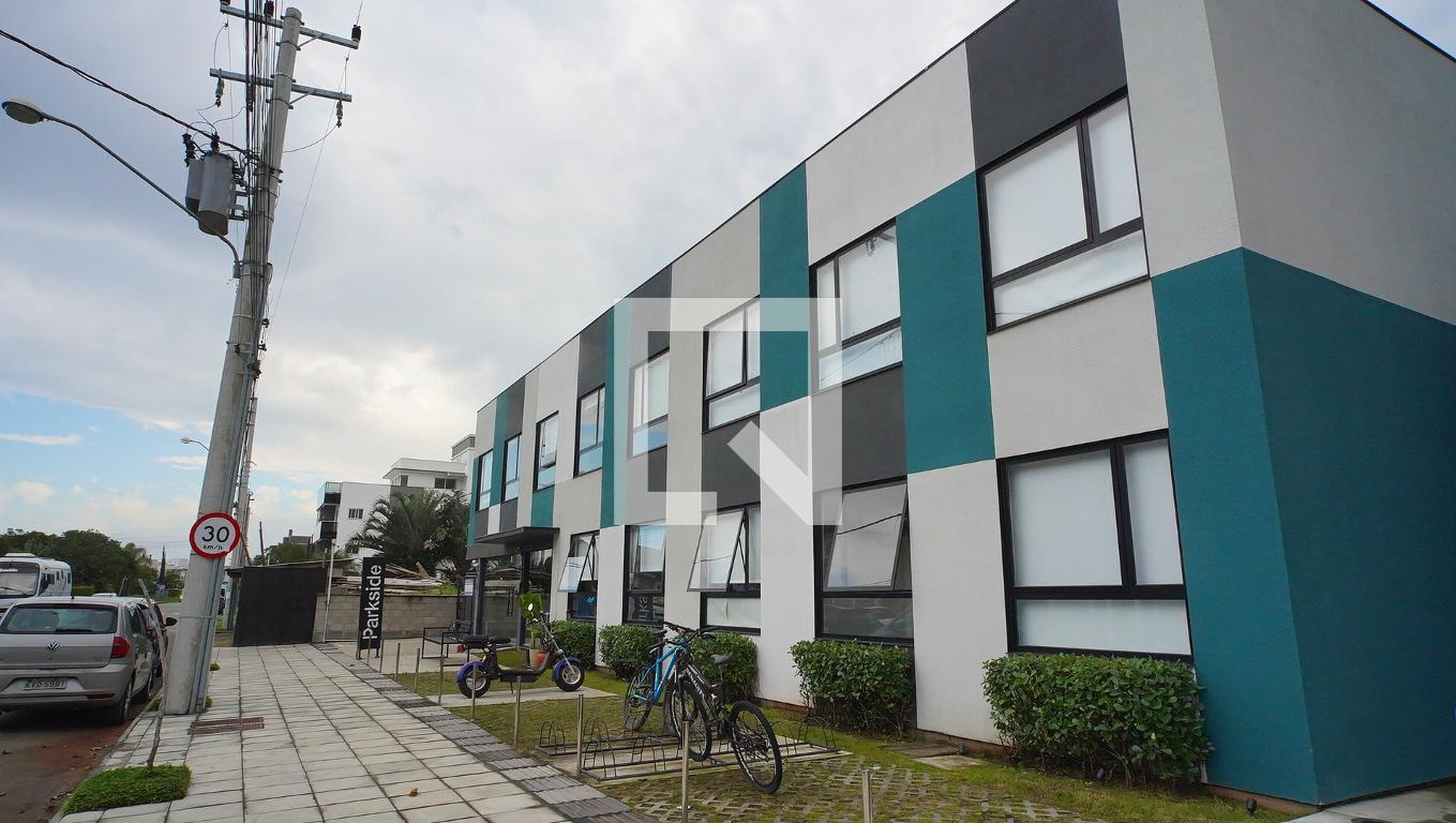 Fachada Condomínio em Rua da Quaresmeira Roxa, 431