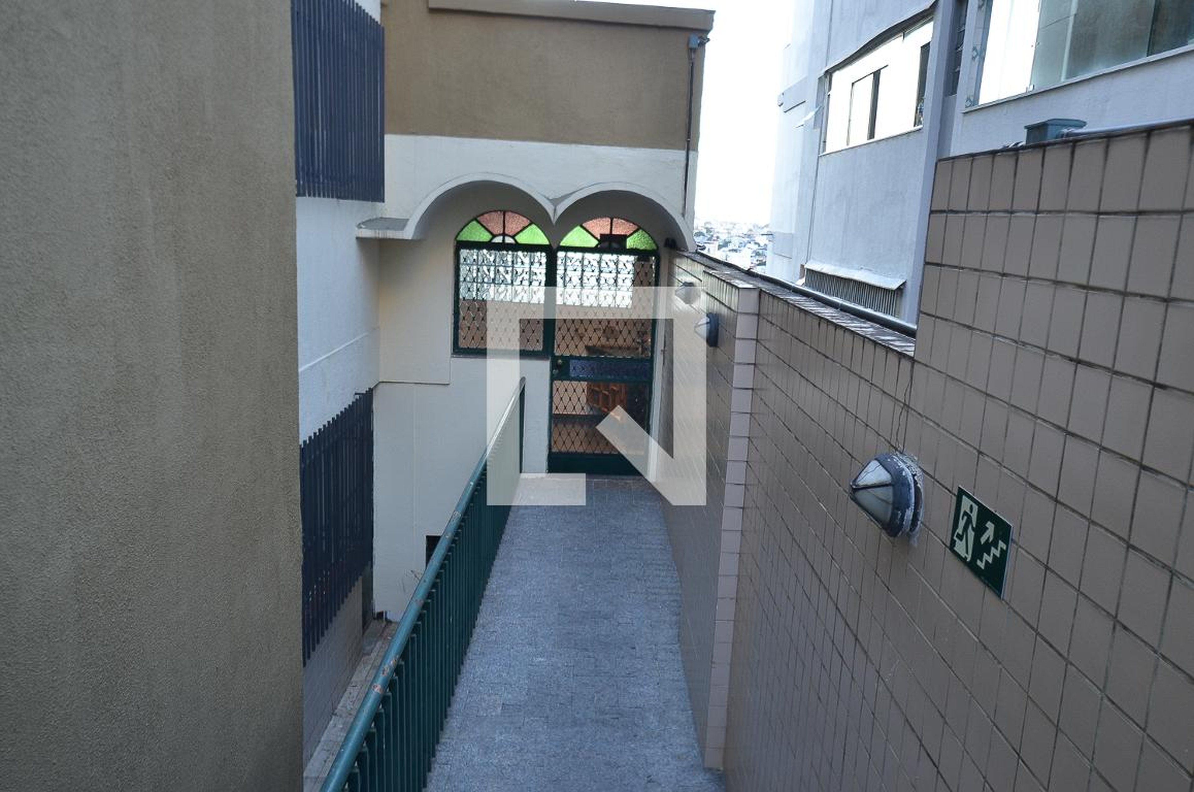 Entrada Condomínio em Rua Pedro José Moreira, 75