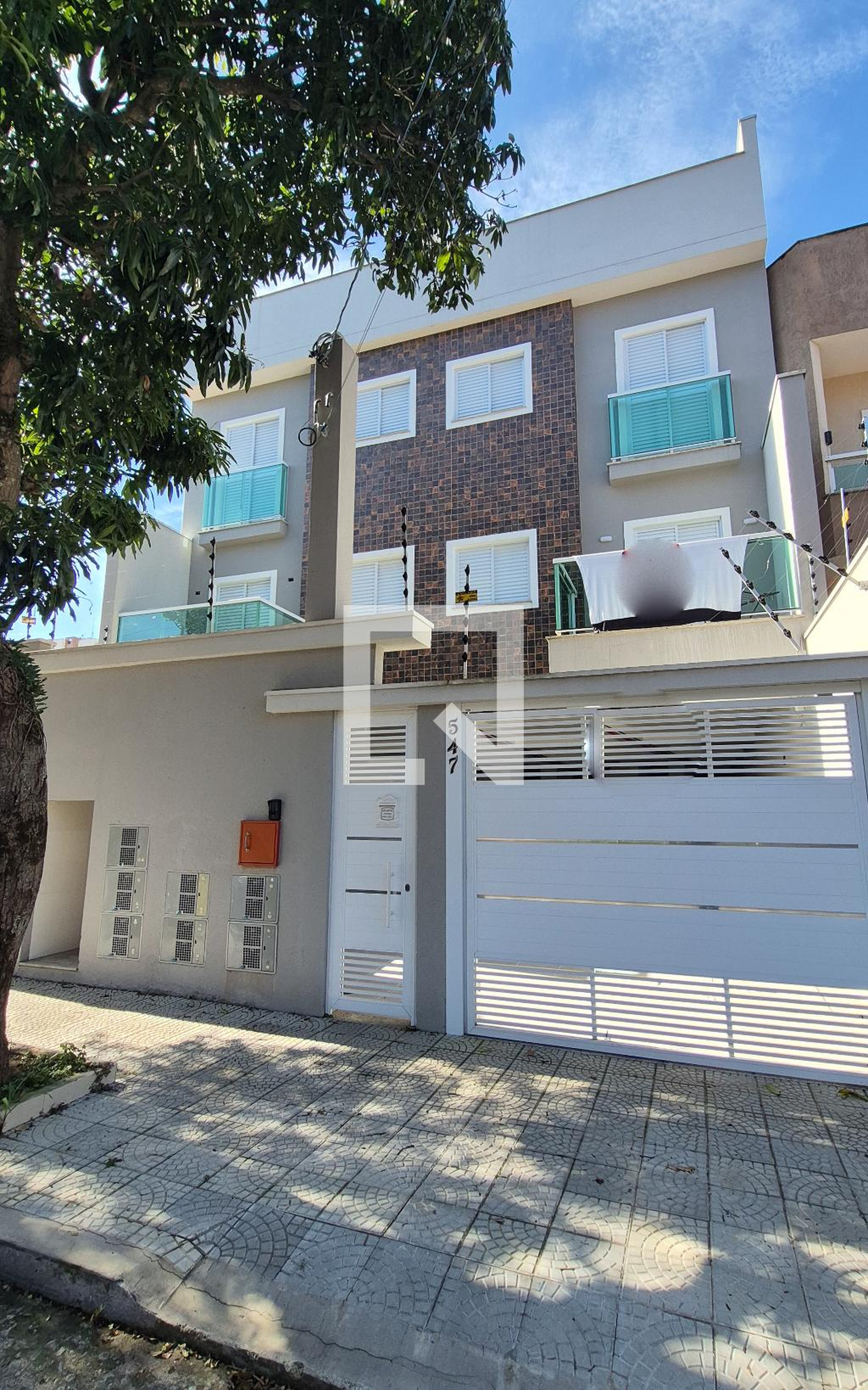 Fachada Condomínio em Rua Clélia, 547