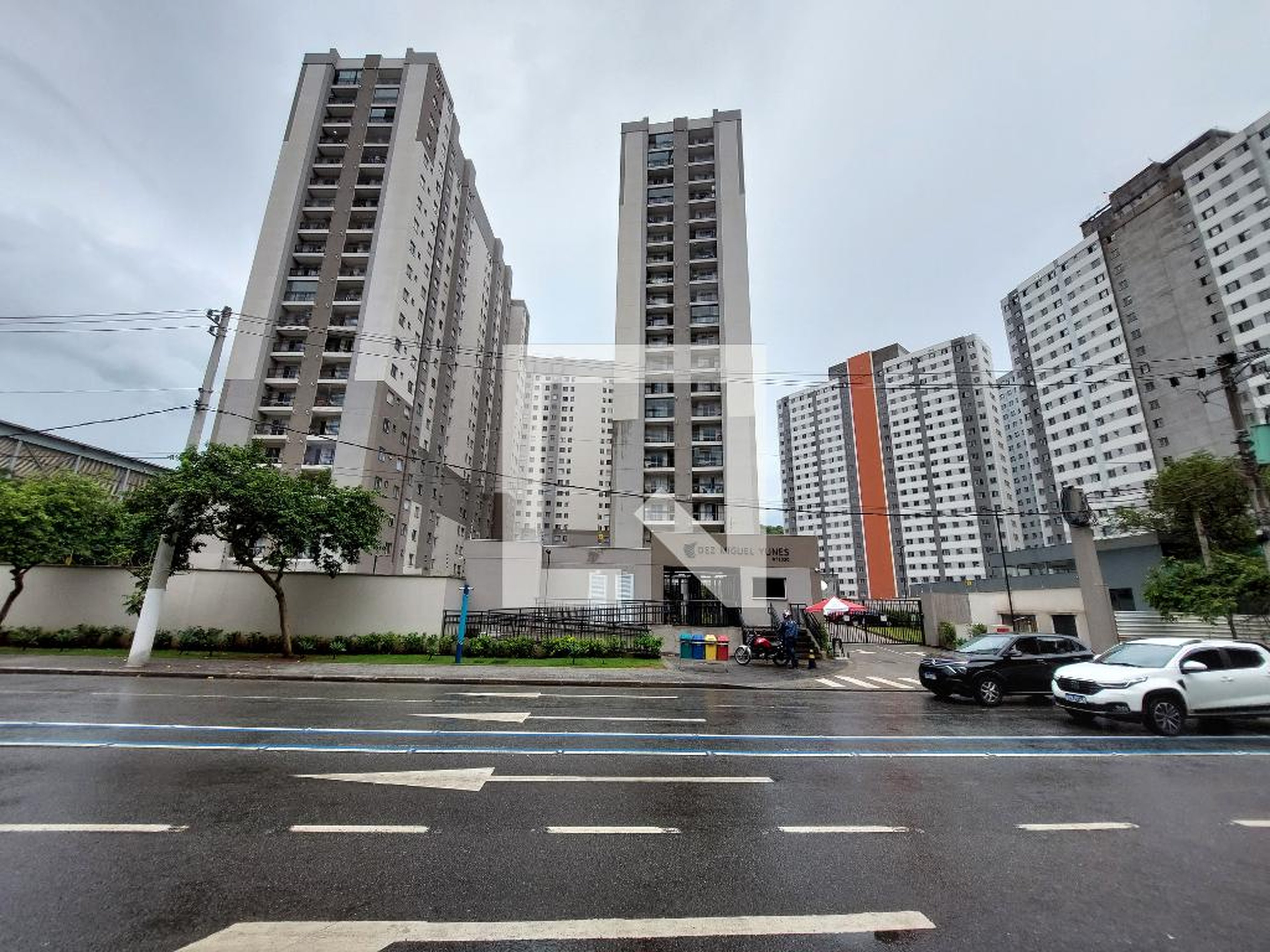 Fachada Condomínio em Avenida Miguel Yunes, 301
