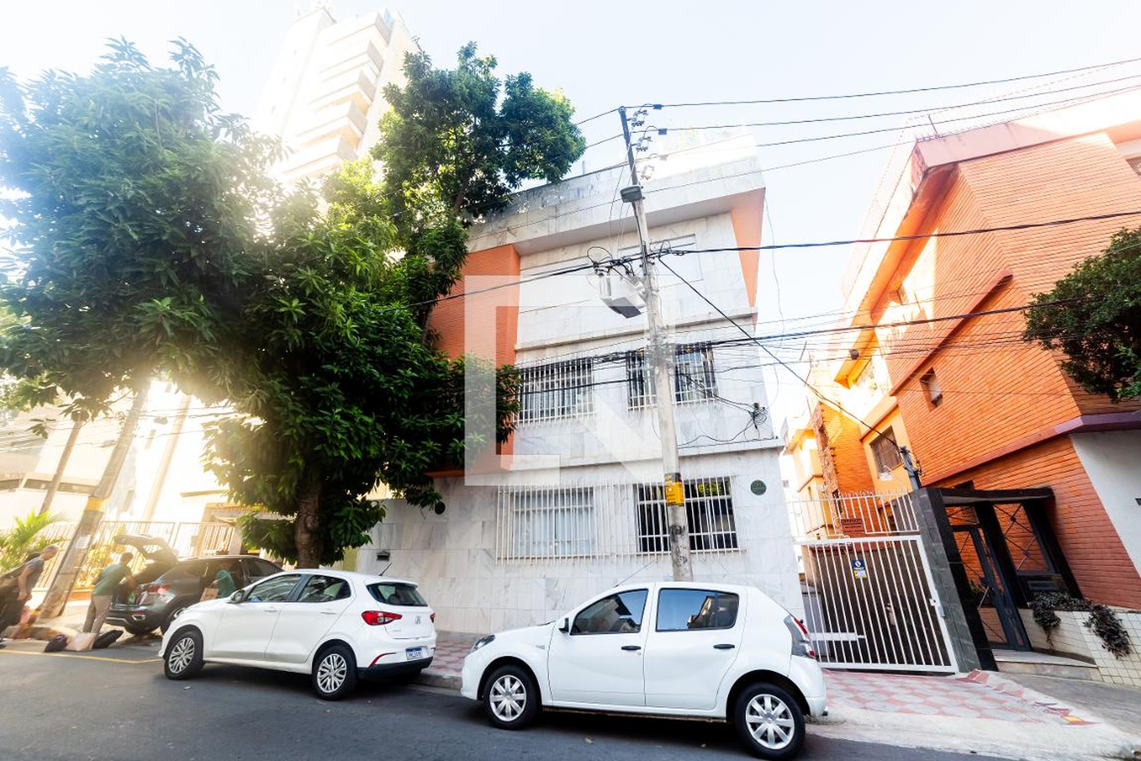 Fachada Condomínio em Rua Sábino Barroso, 71