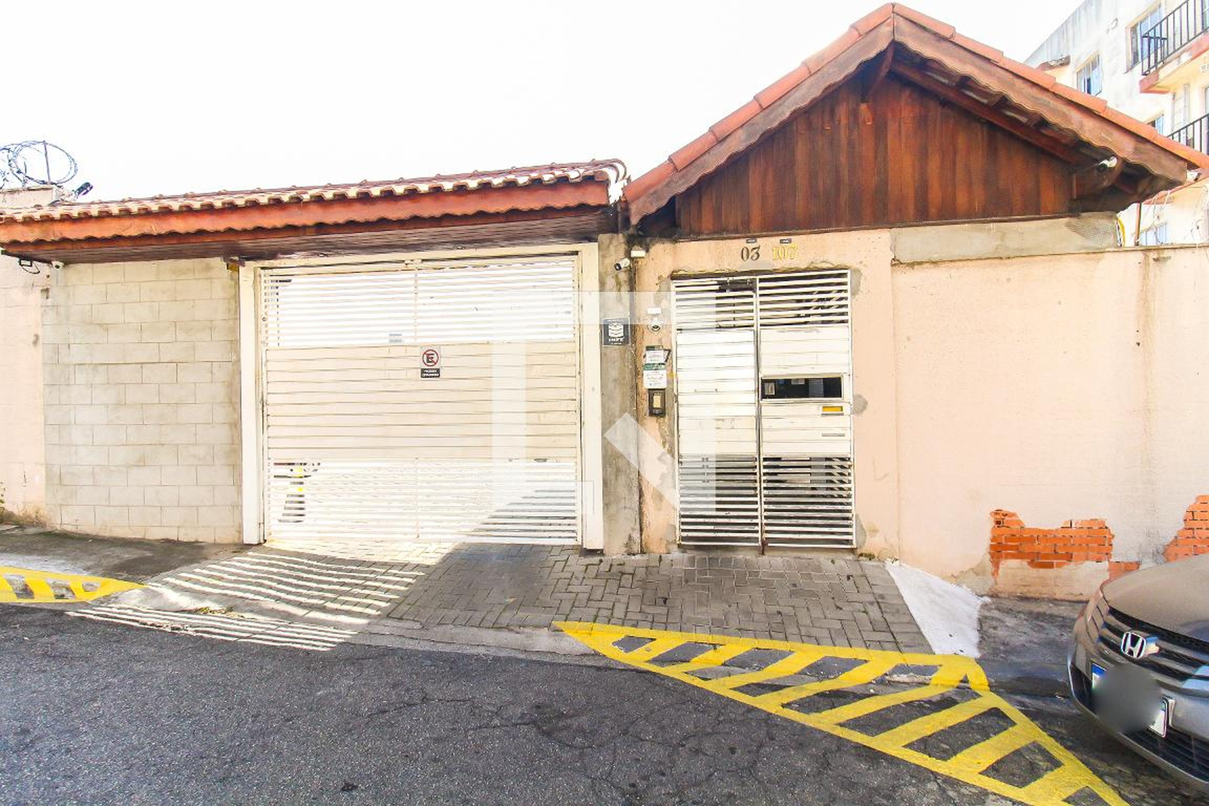 Fachada Condomínio em Rua Aiuba, 107