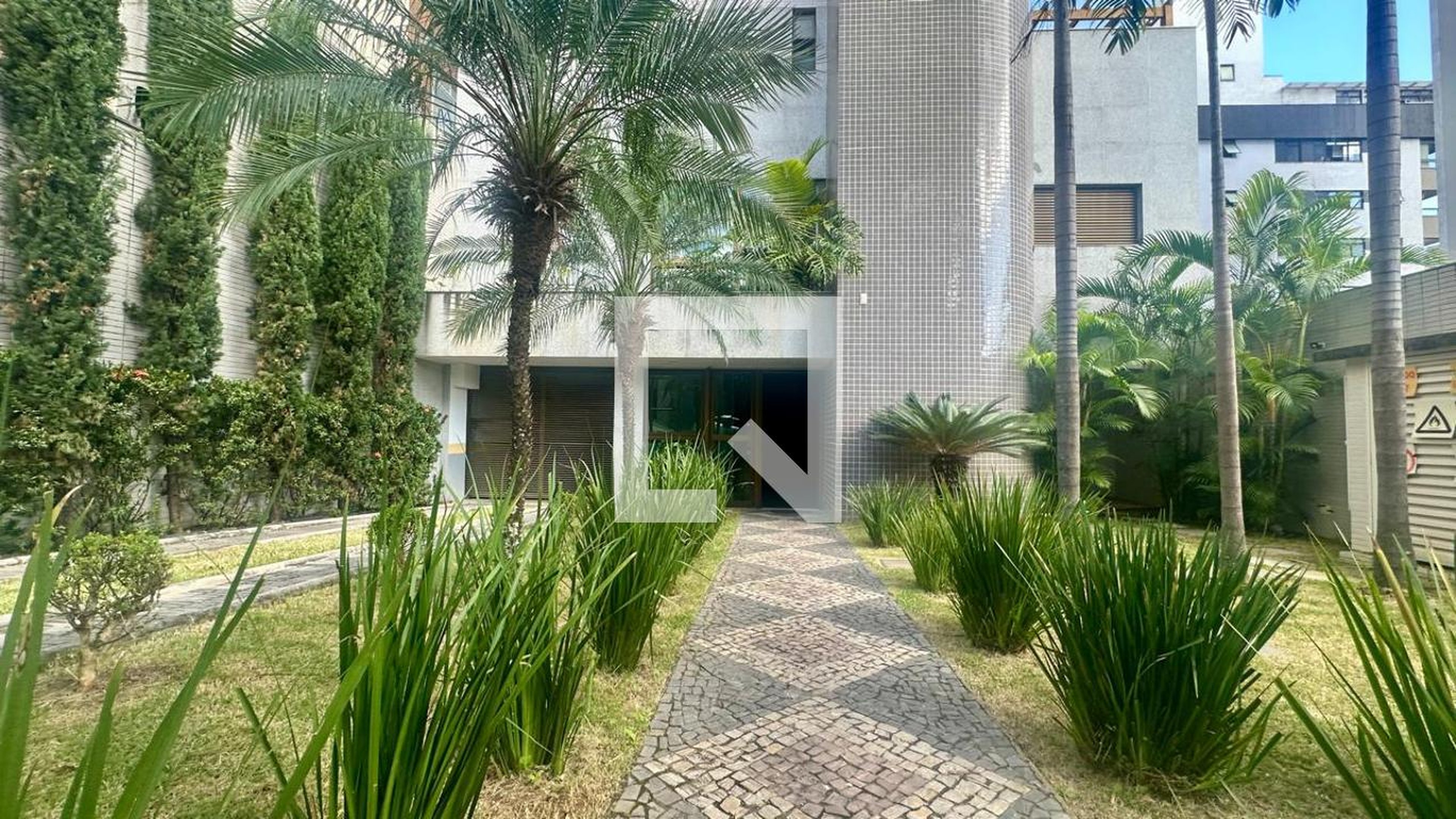 Entrada do prédio Condomínio em Rua Marechal Bitencourt, 223