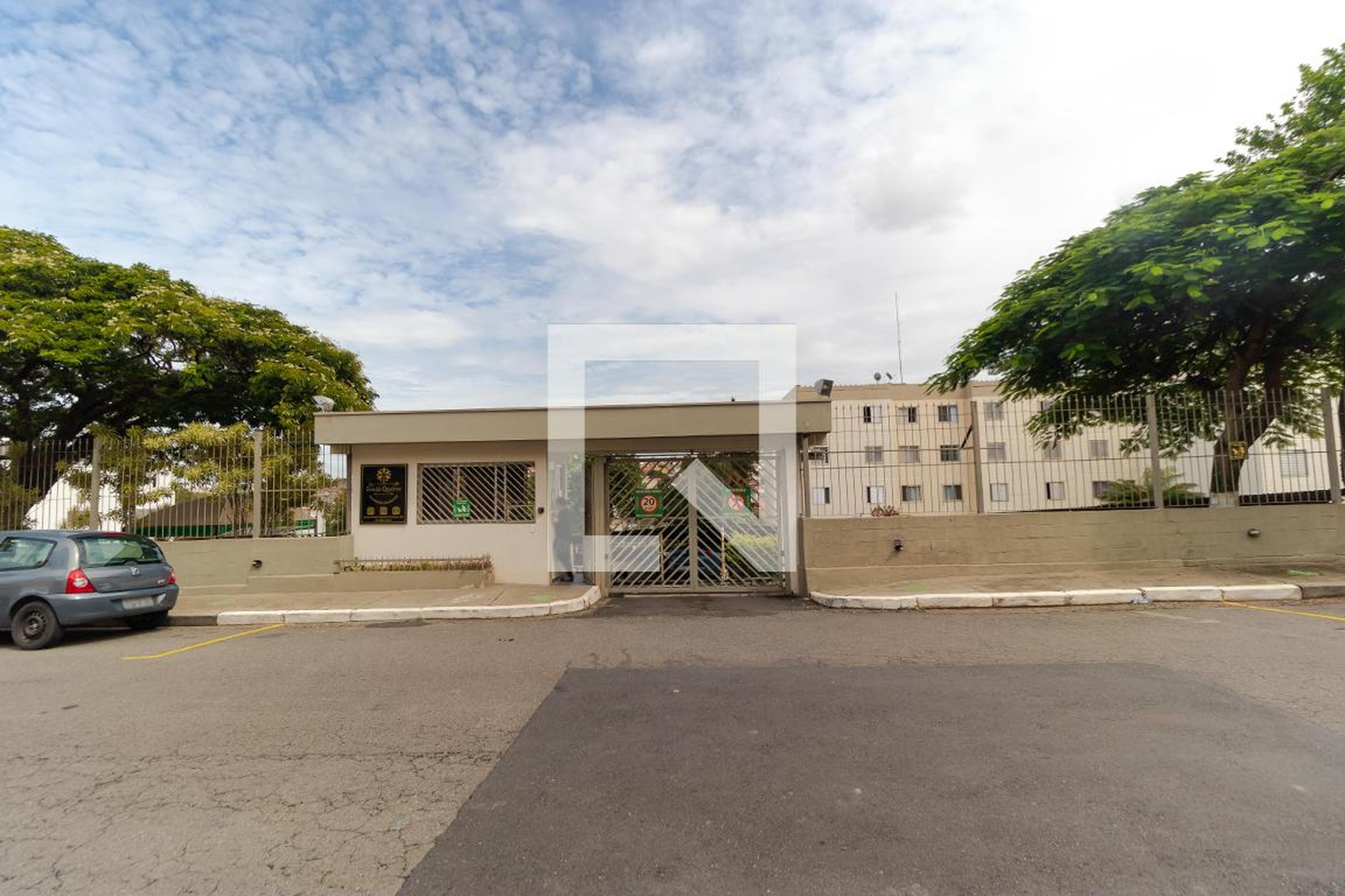 Fachada Condomínio em Rua Carlos Roberto Caetano de Souza, 100