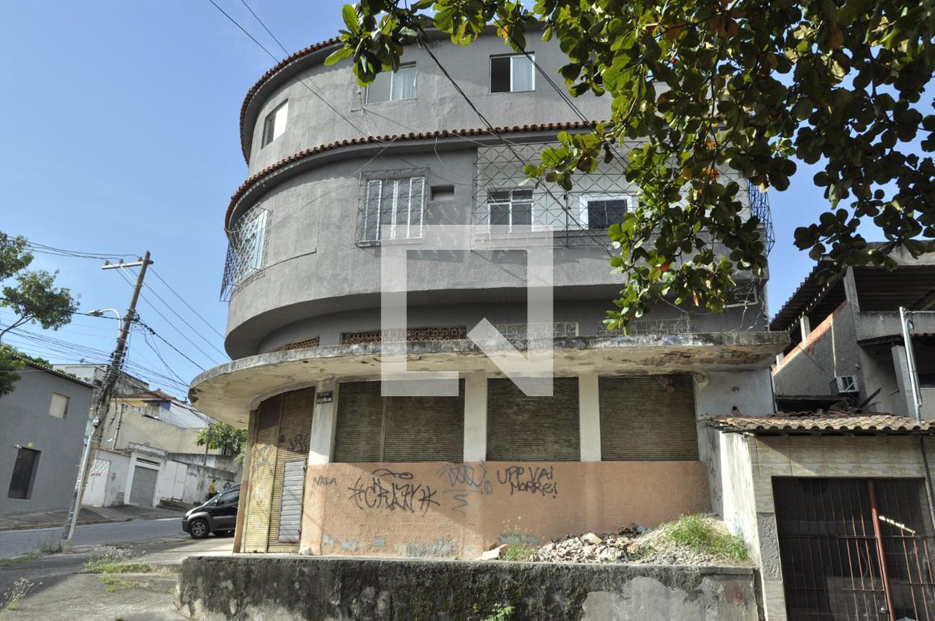 Fachada Condomínio em Rua Atílio Milano, 245