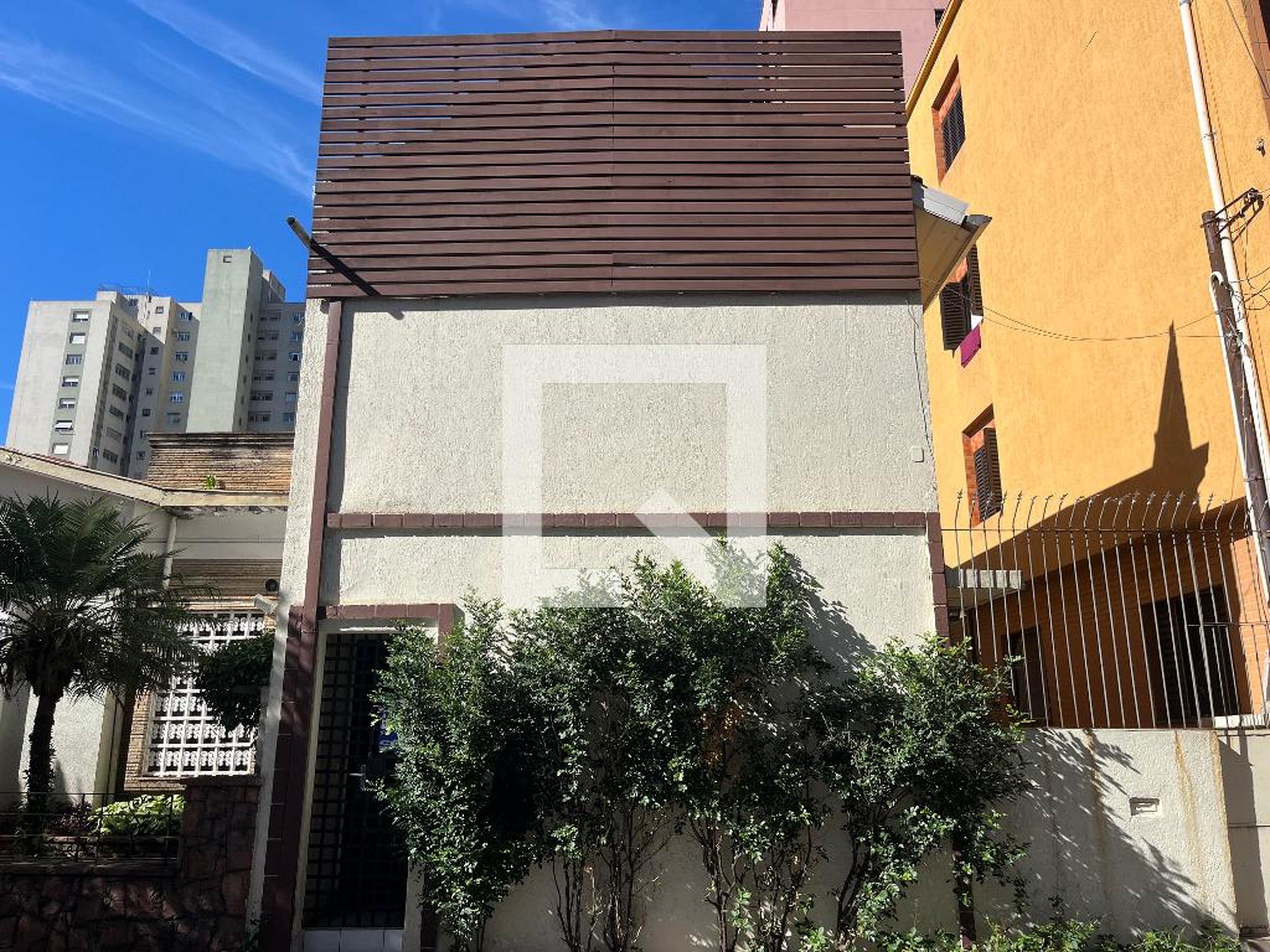 Fachada Condomínio em Rua Teixeira E Sousa, 251