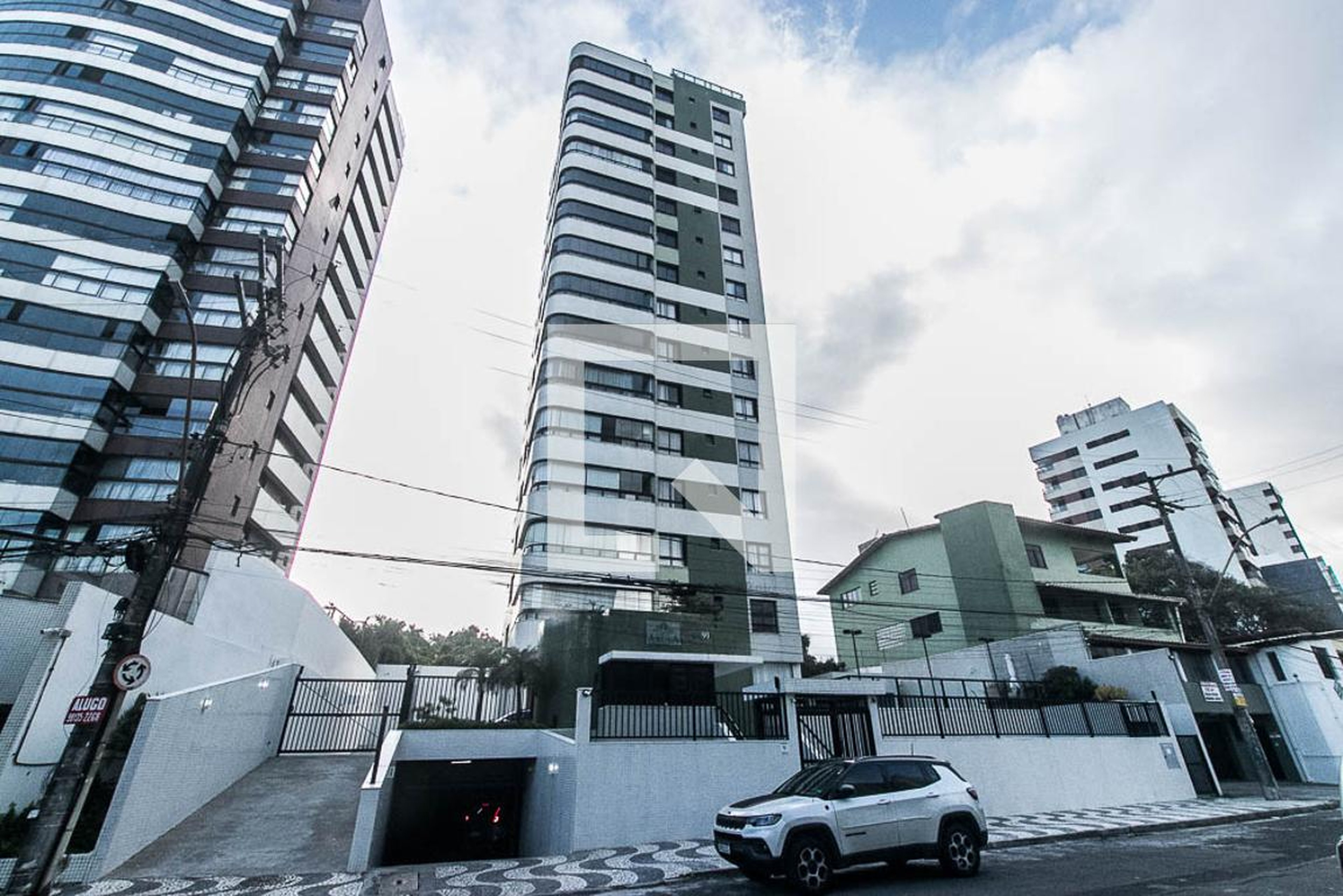 Fachada Condomínio em Rua Alfredo Gomes de Oliveira, 100