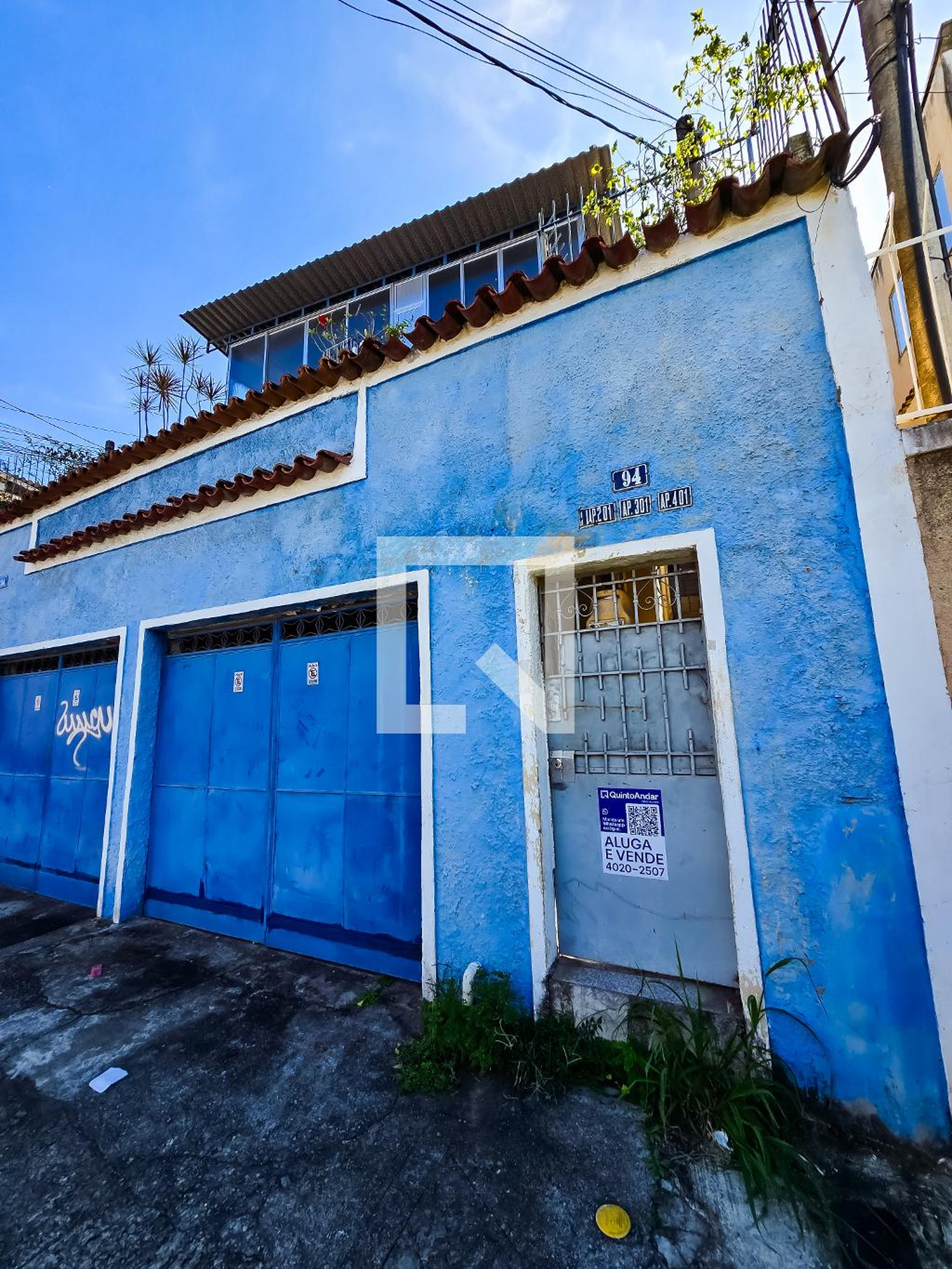 Fachada Condomínio em Rua Francisca Zieze, 94