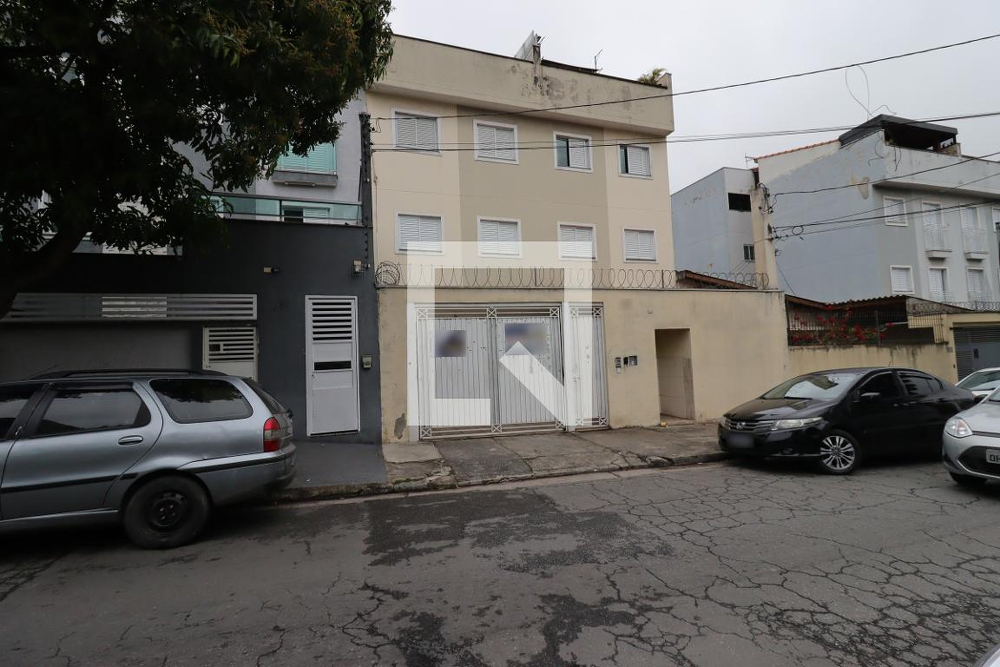 Fachada Condomínio em Rua Alberto Zírlis, 110