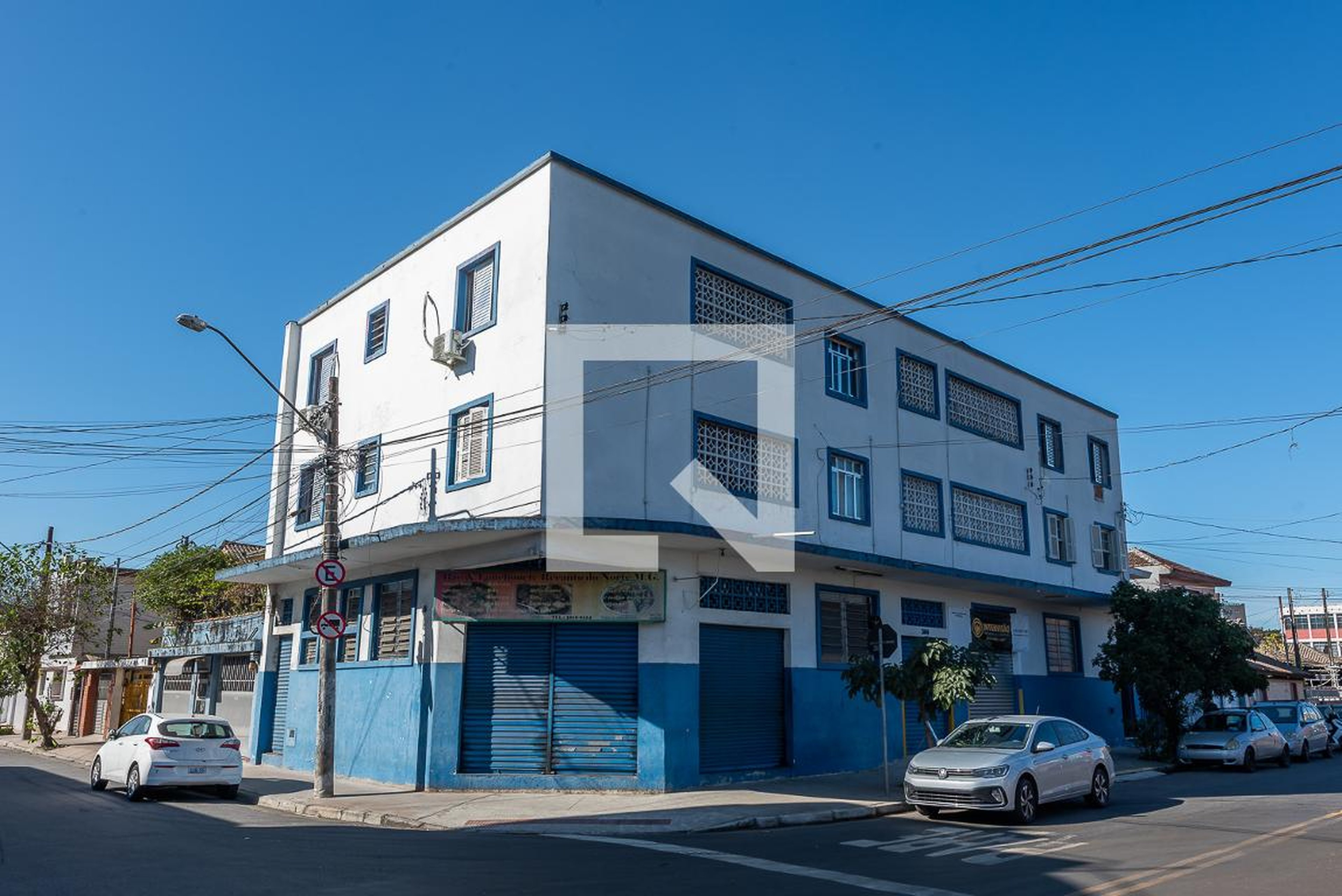 Fachada Condomínio em Rua Alexandre Martins, 382