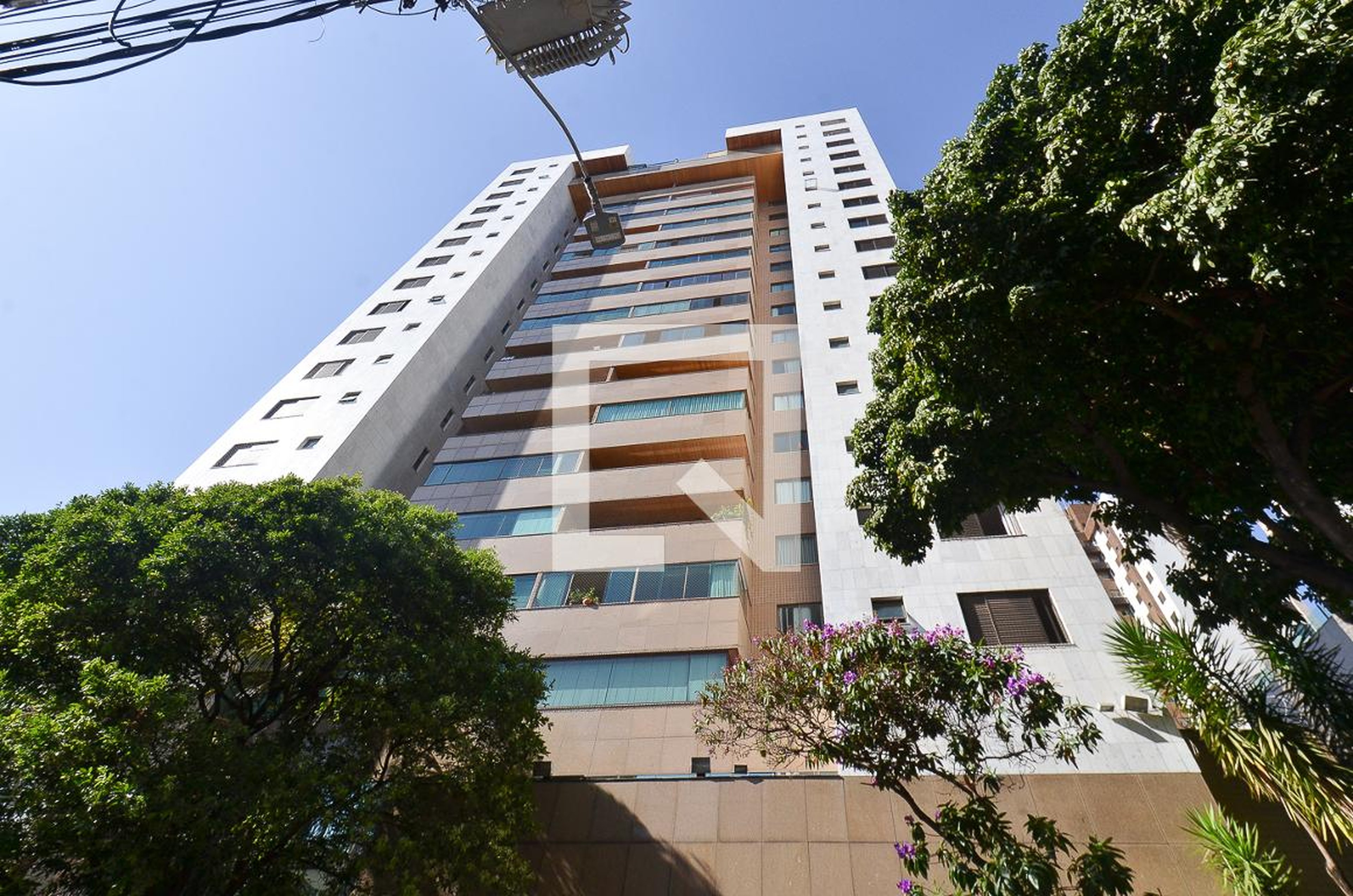 Fachada Condomínio em Rua Guaratinga, 451