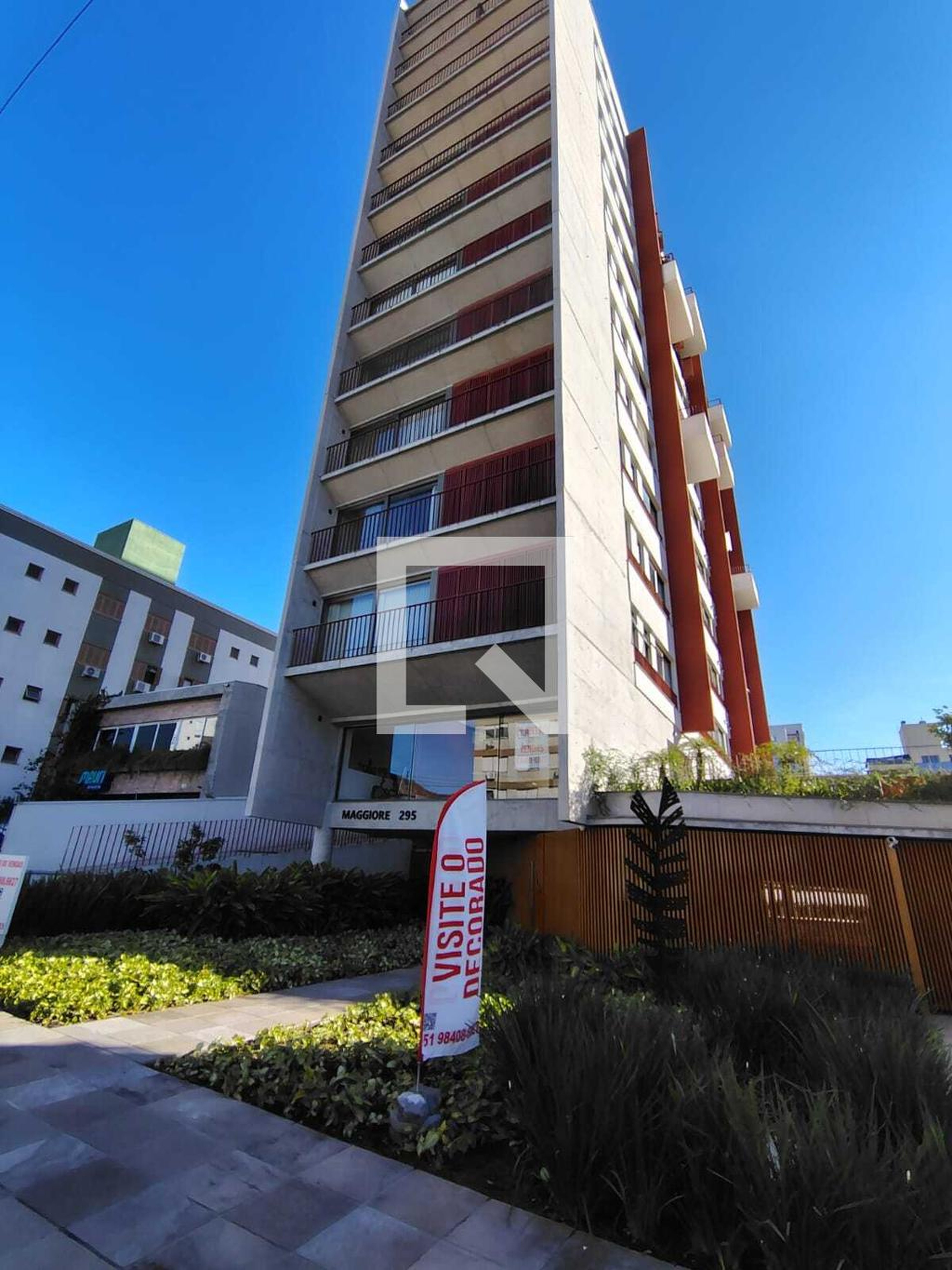 Fachada Condomínio em Rua Oscar Bittencourt, 295