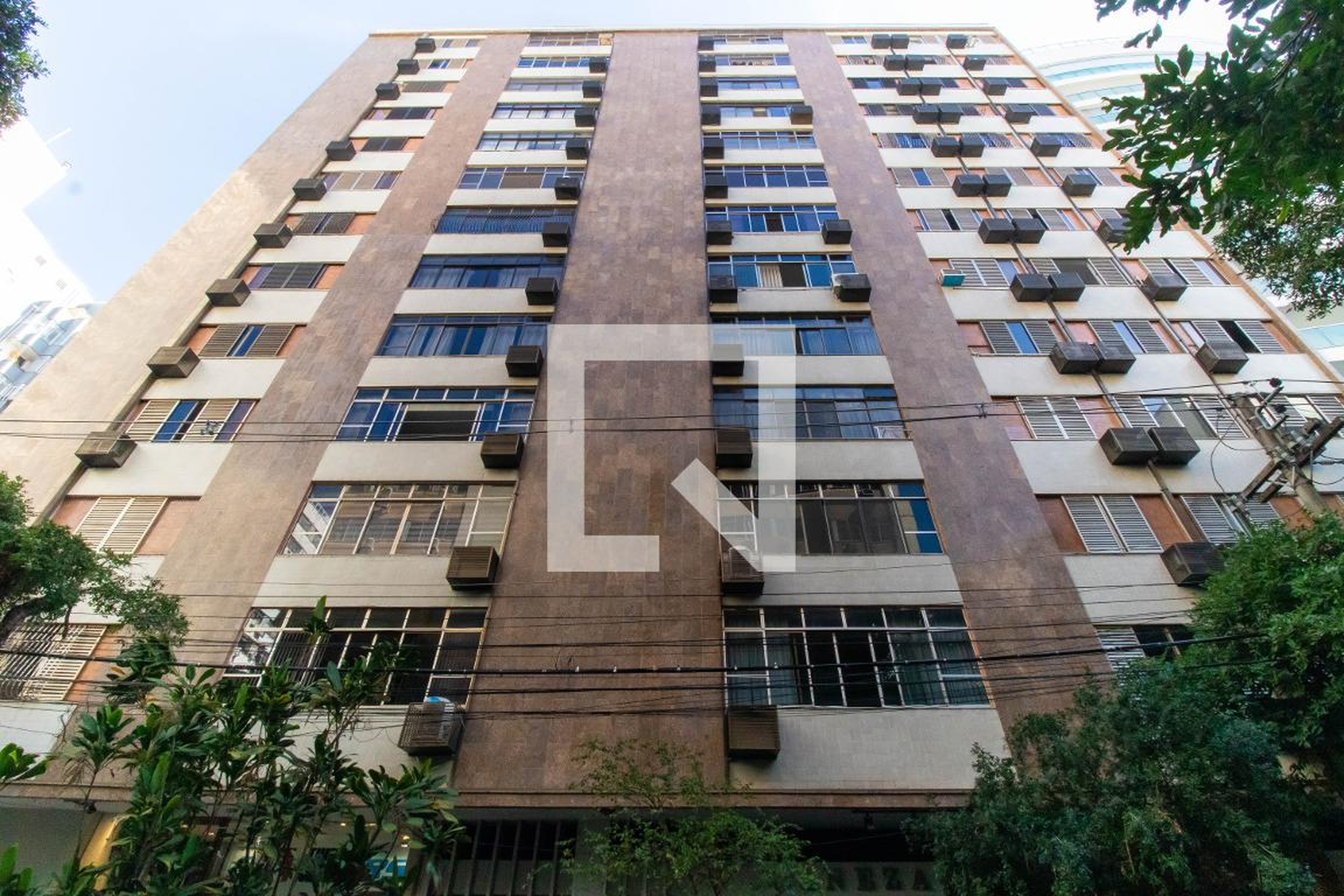 Fachada Condomínio em Rua Otávio Carneiro, 73