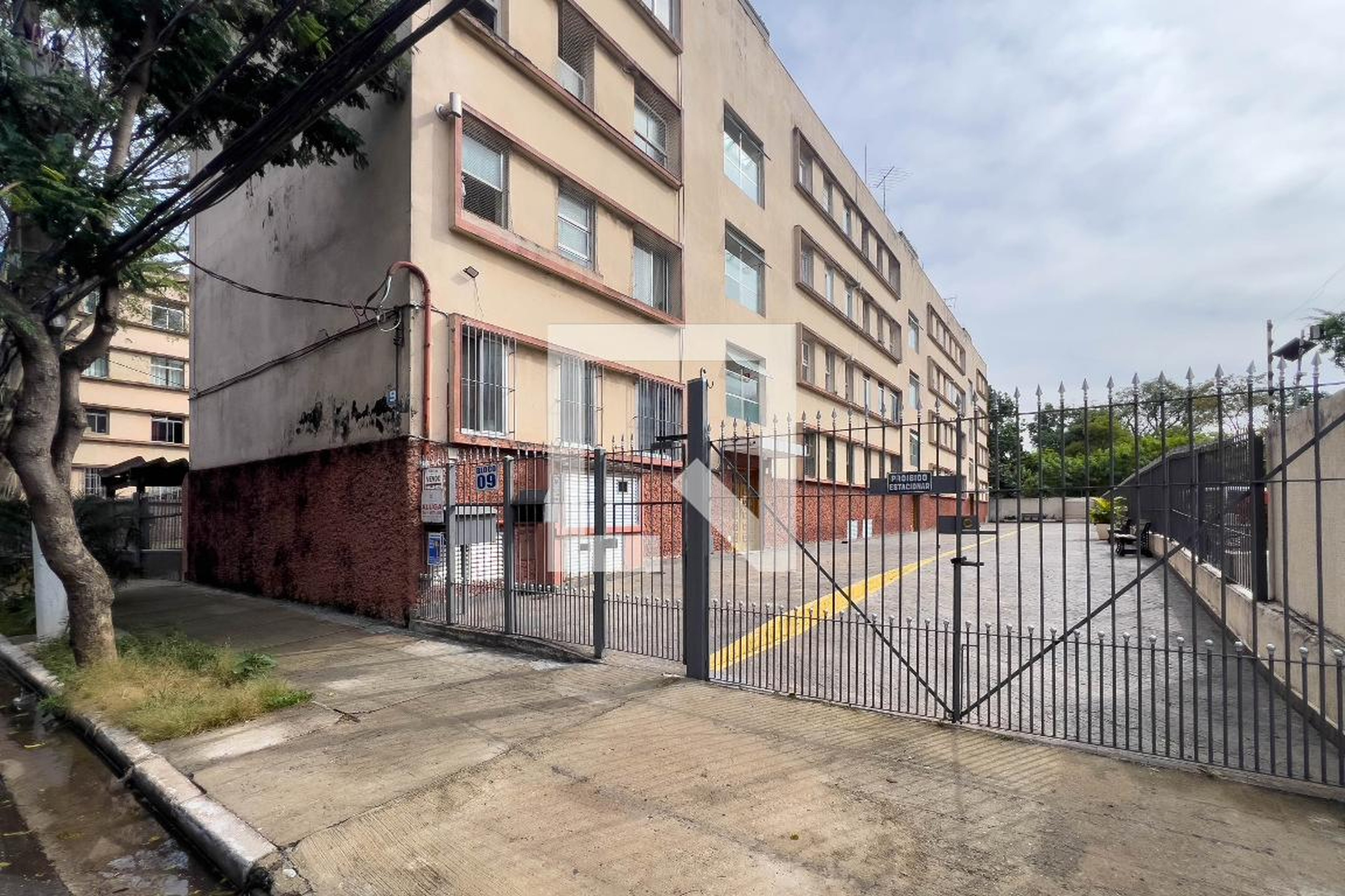 Fachada Condomínio em Rua Professor Demóstenes B. Figueira Marques, 9