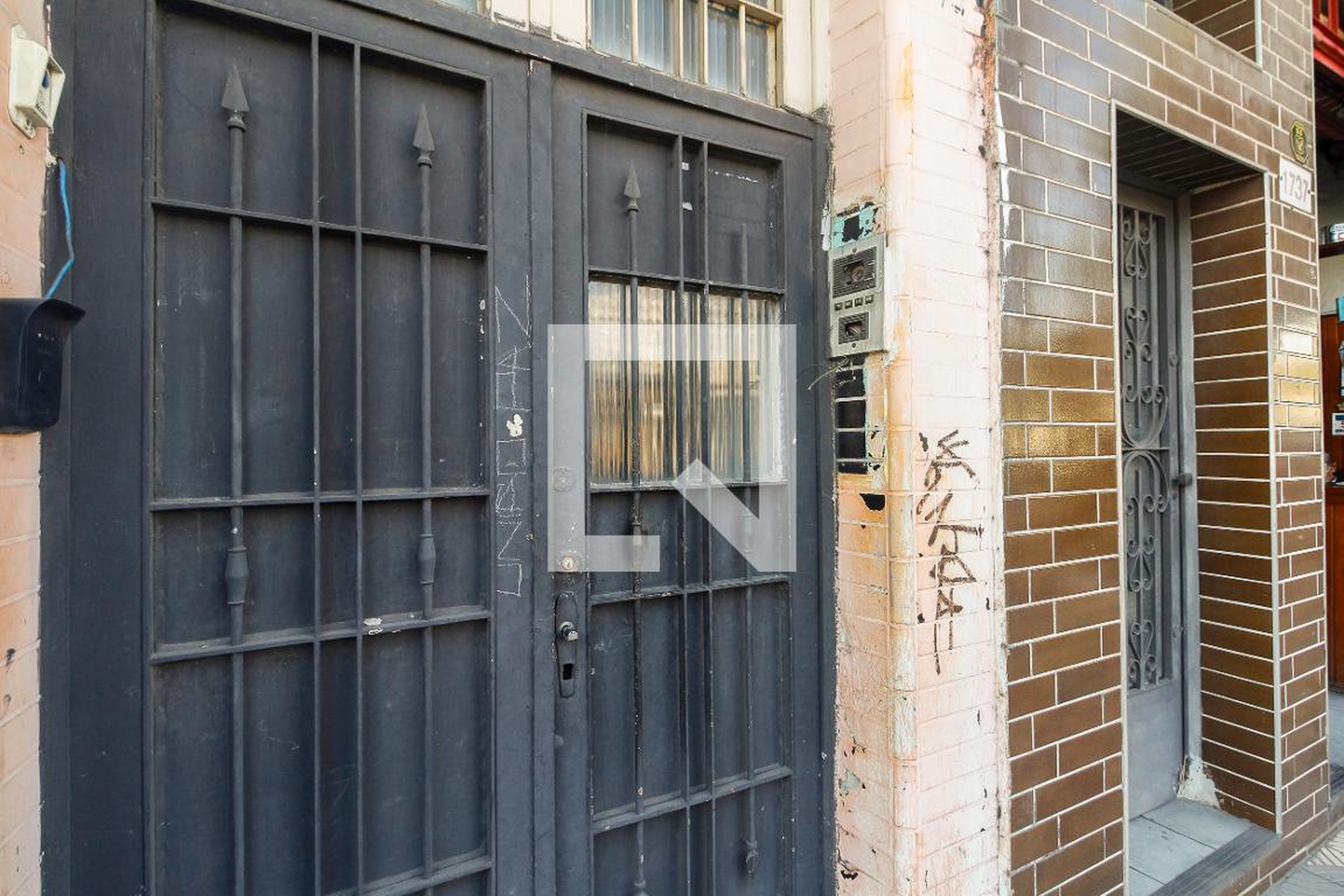 Fachada Condomínio em Rua Padre Adelino, 1733