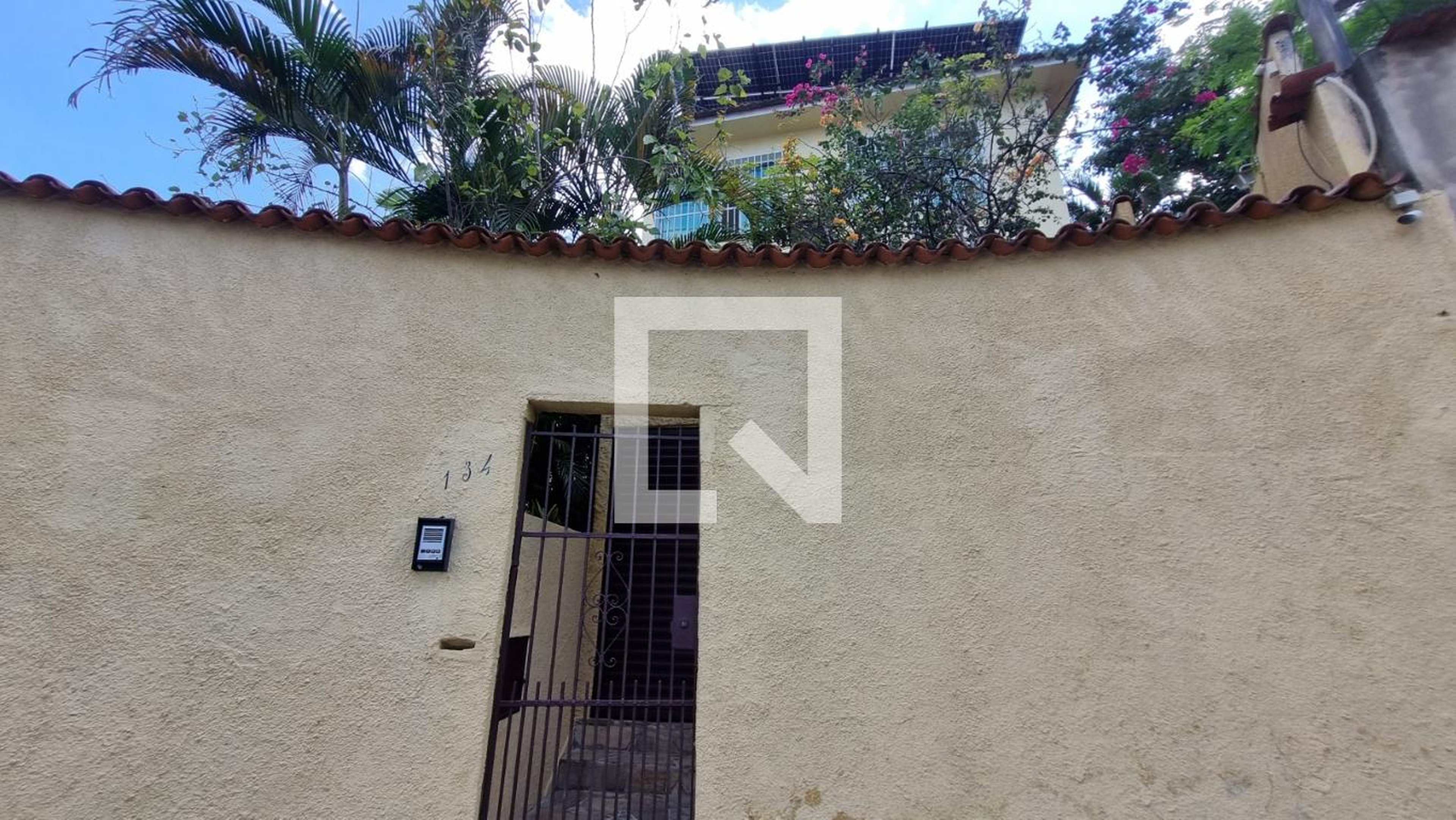 Fachada Condomínio em Rua Santa Maria Rossello, 134