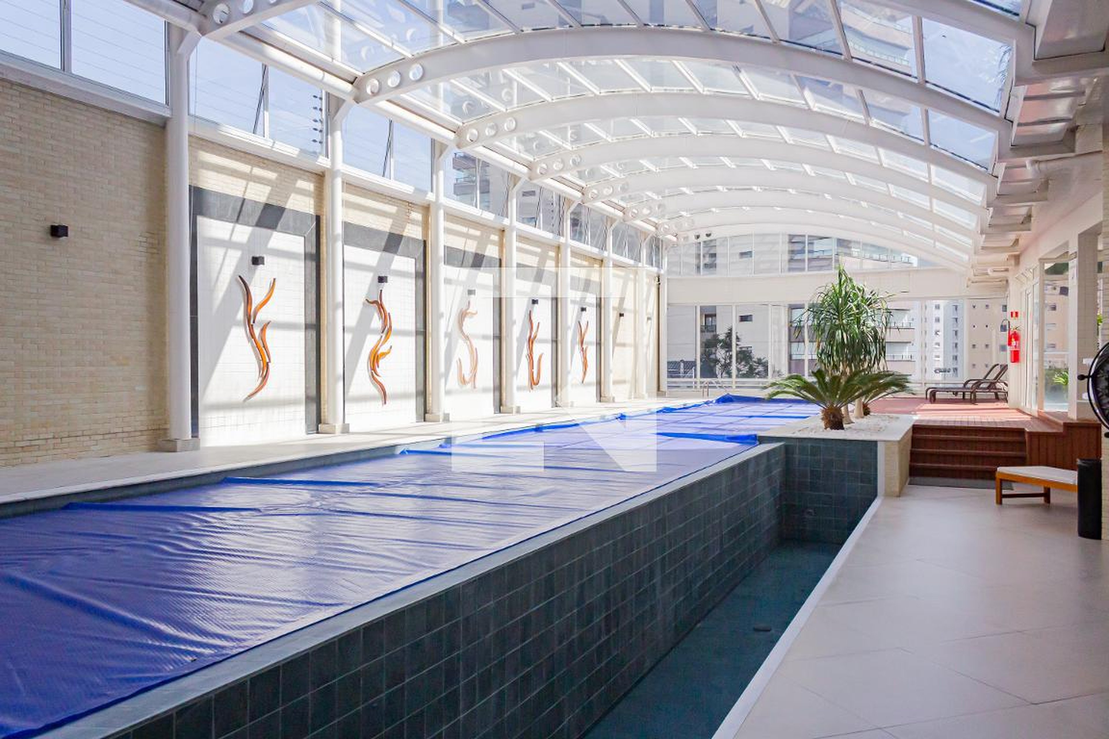 Piscina Coberta - The Gold