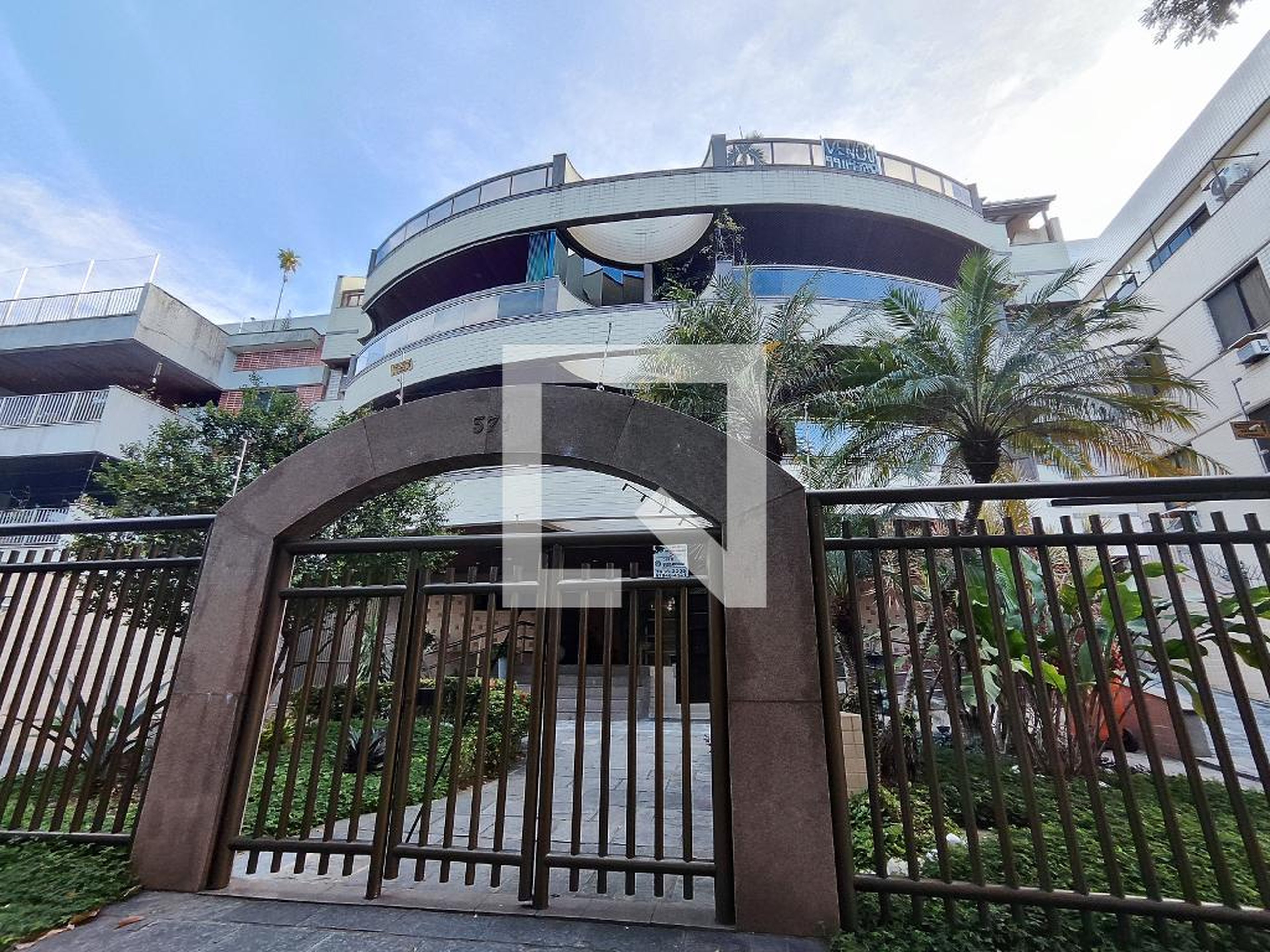 Fachada Condomínio em Avenida Glaucio Gil, 571