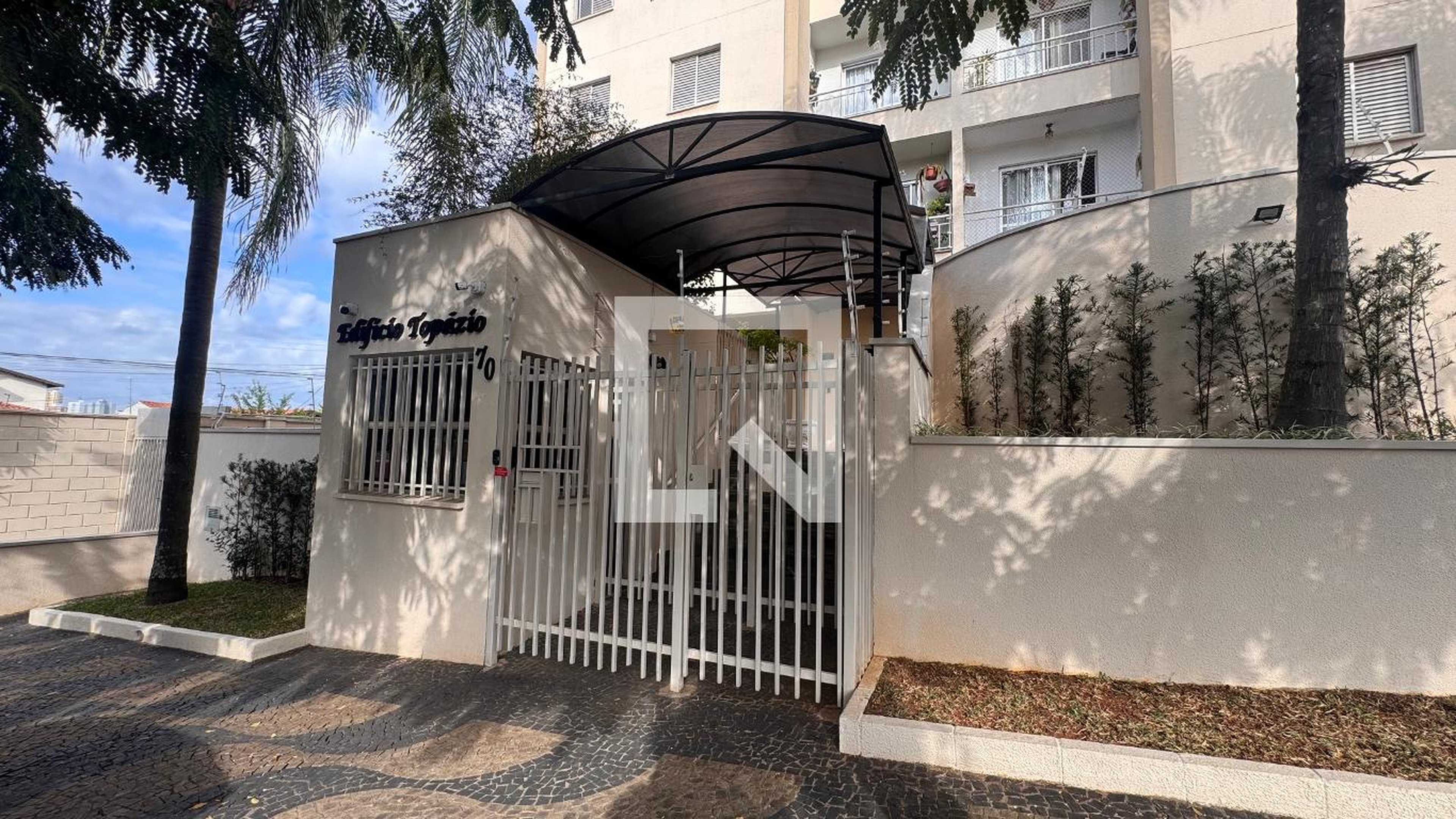 Fachada Condomínio em Rua Antônio Oliveira Valente, 70