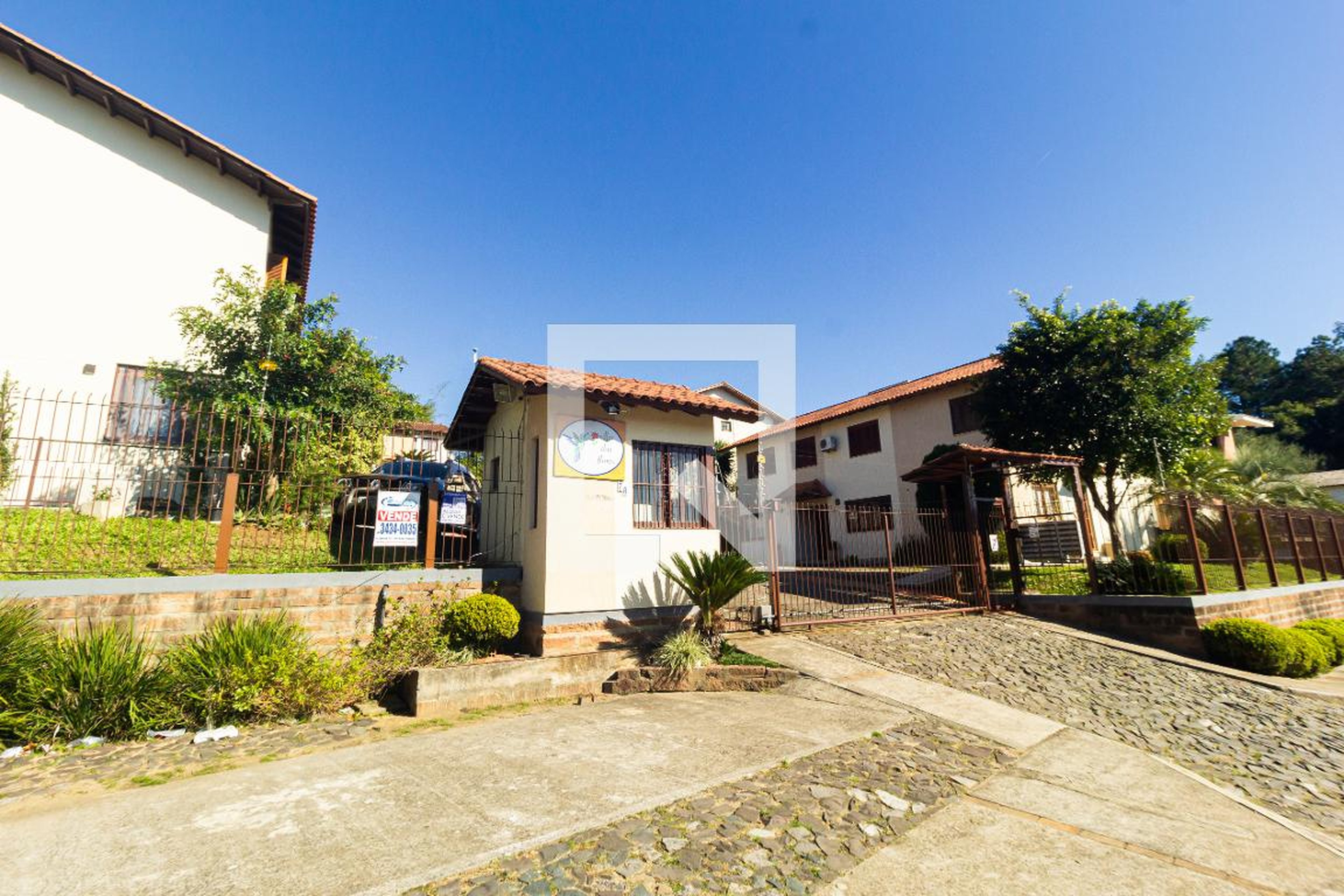 Fachada Condomínio em Rua Ângelo Silveiro, 78