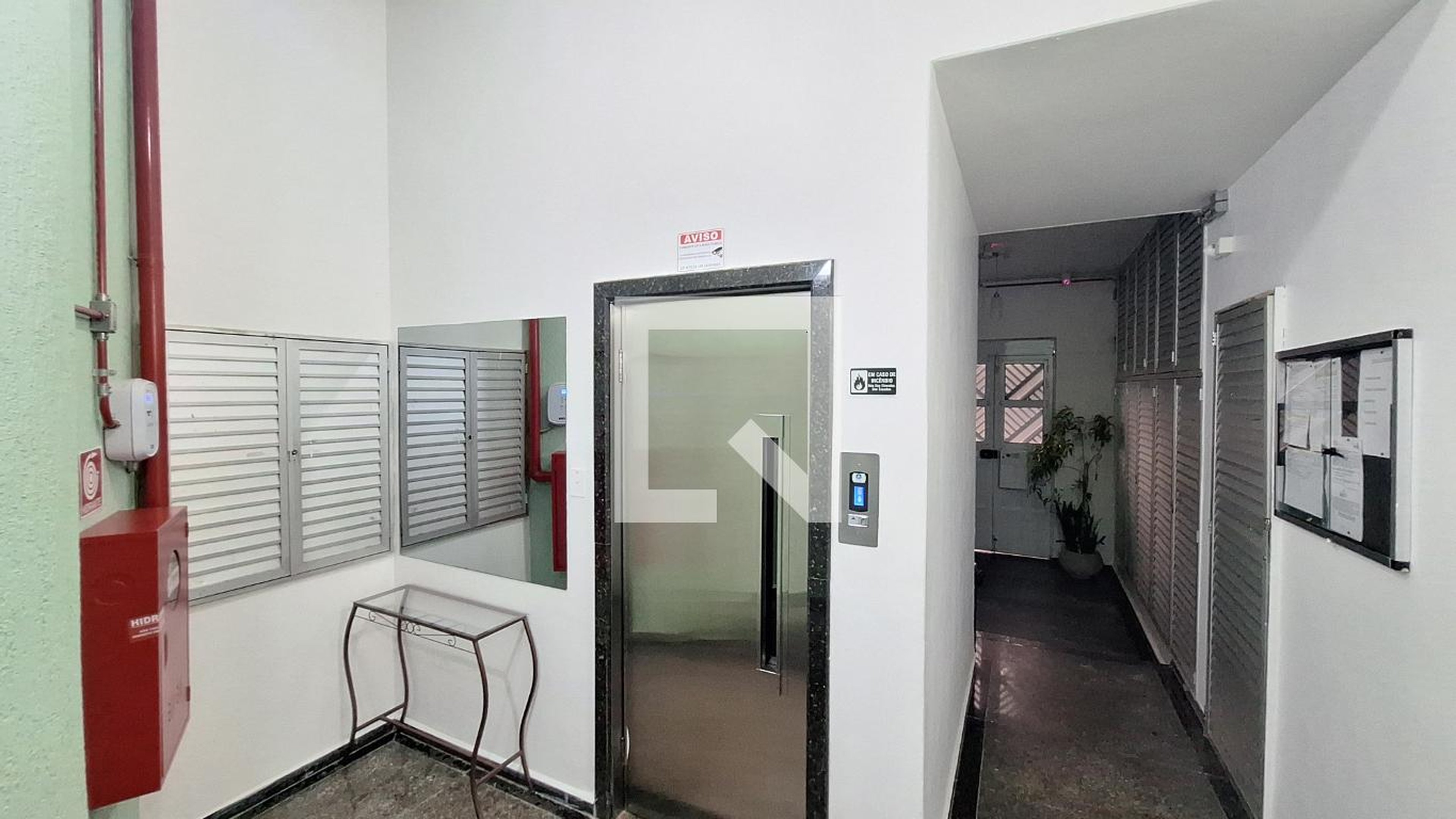 Hall de entrada - Salvador Lombardo