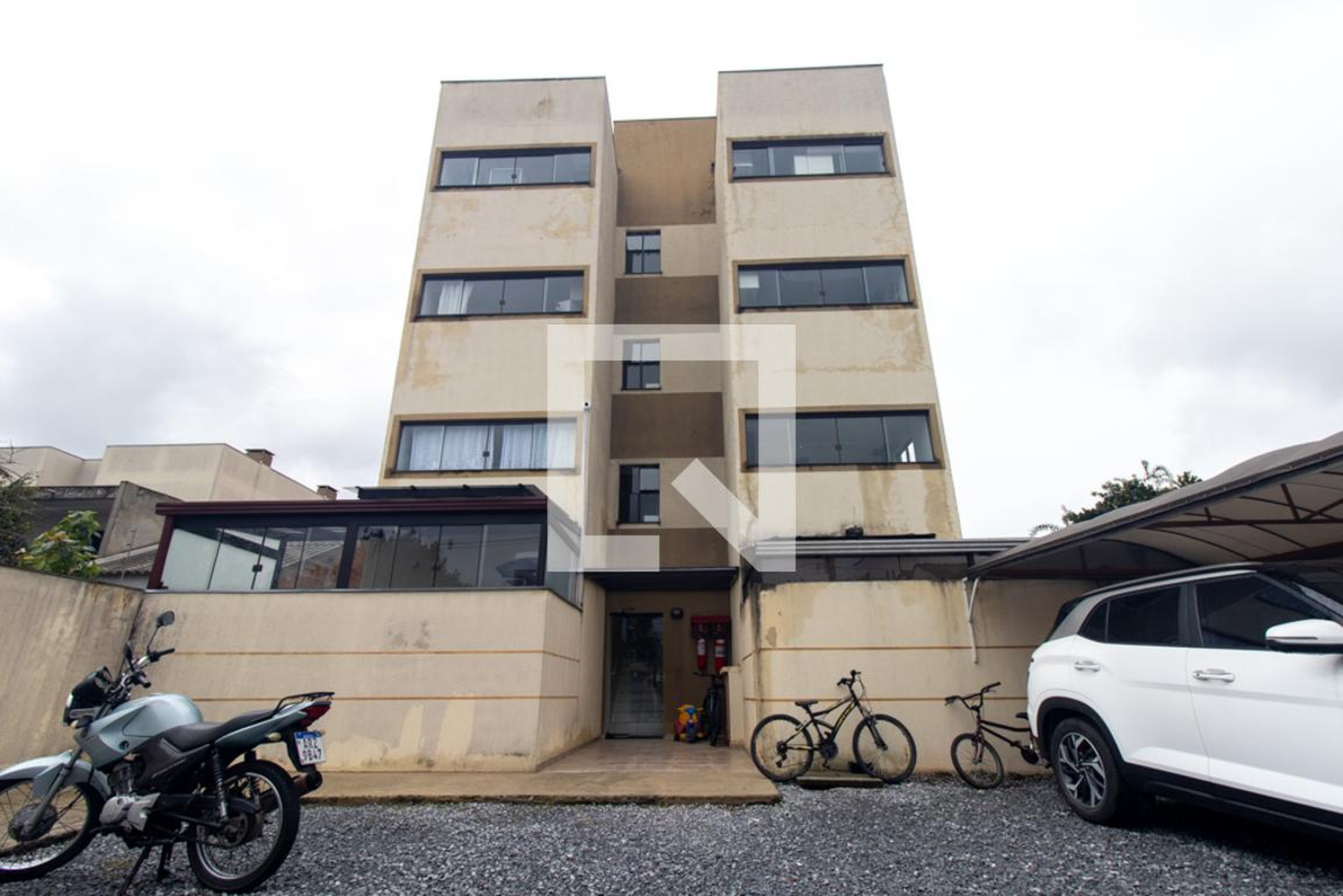 Fachada Condomínio em Rua Francisca de Souza Cortês, 37