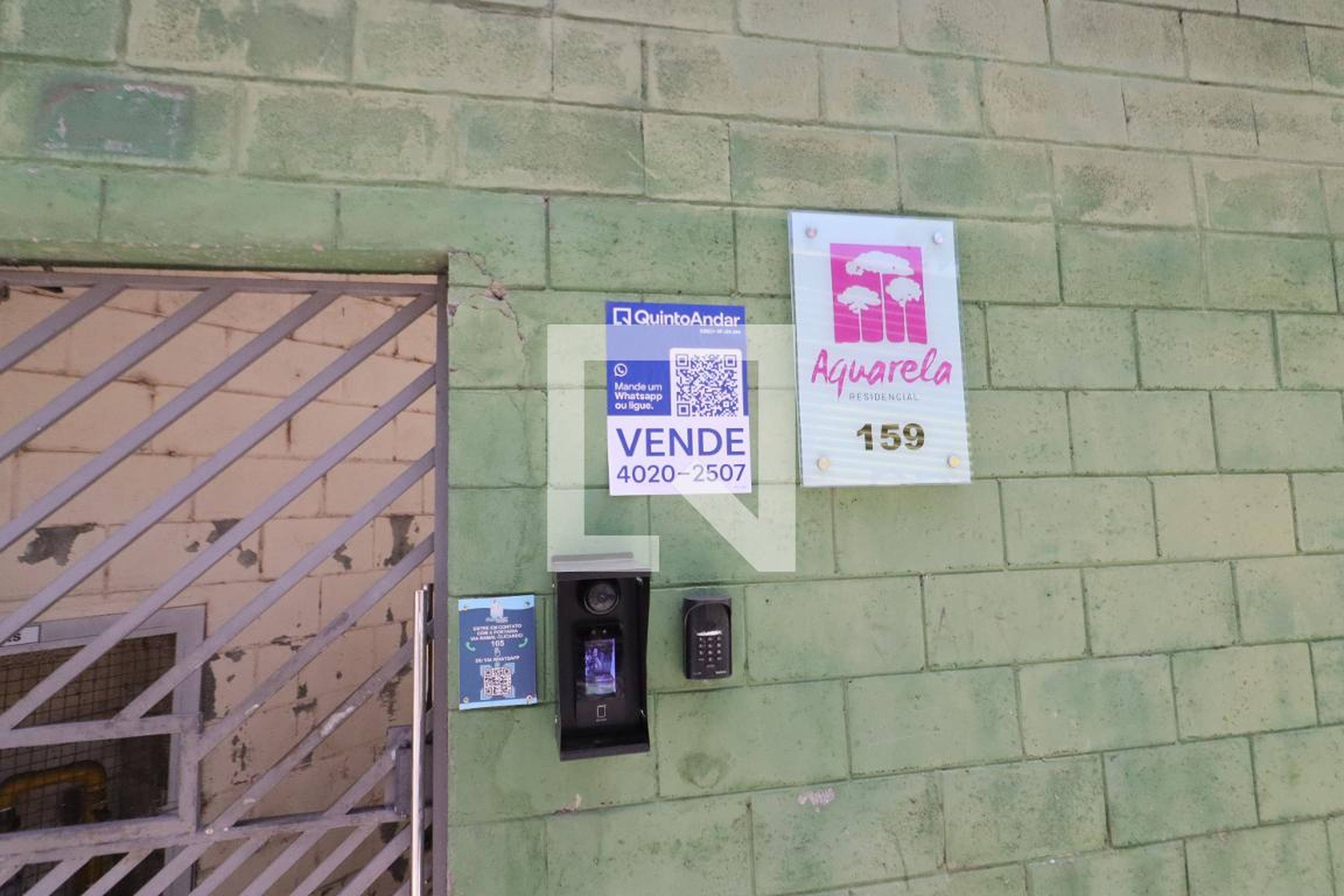 Fachada Condomínio em Estrada das Rosas, 159