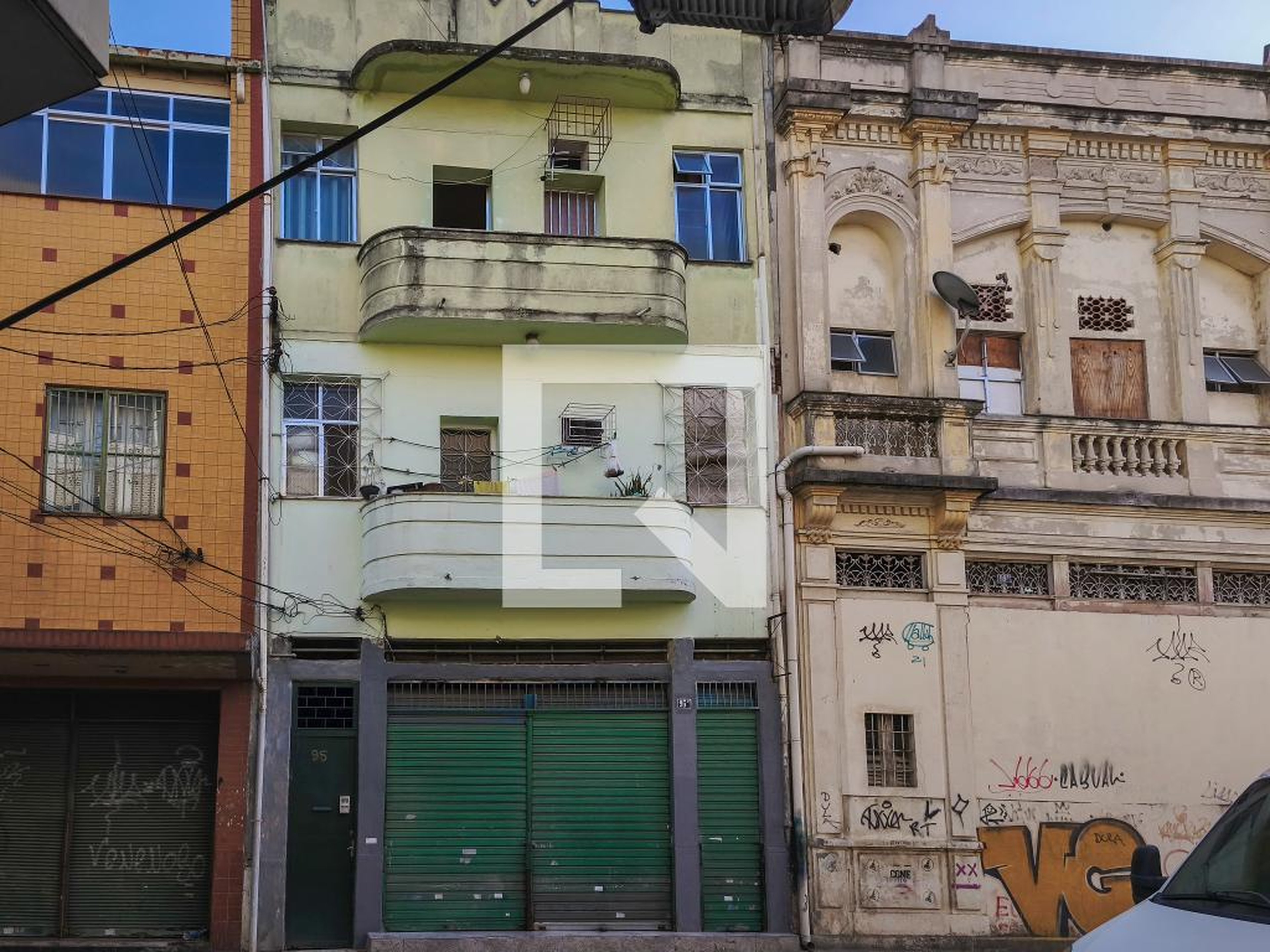 Fachada do Prédio Condomínio em Rua Pereira de Almeida, 95