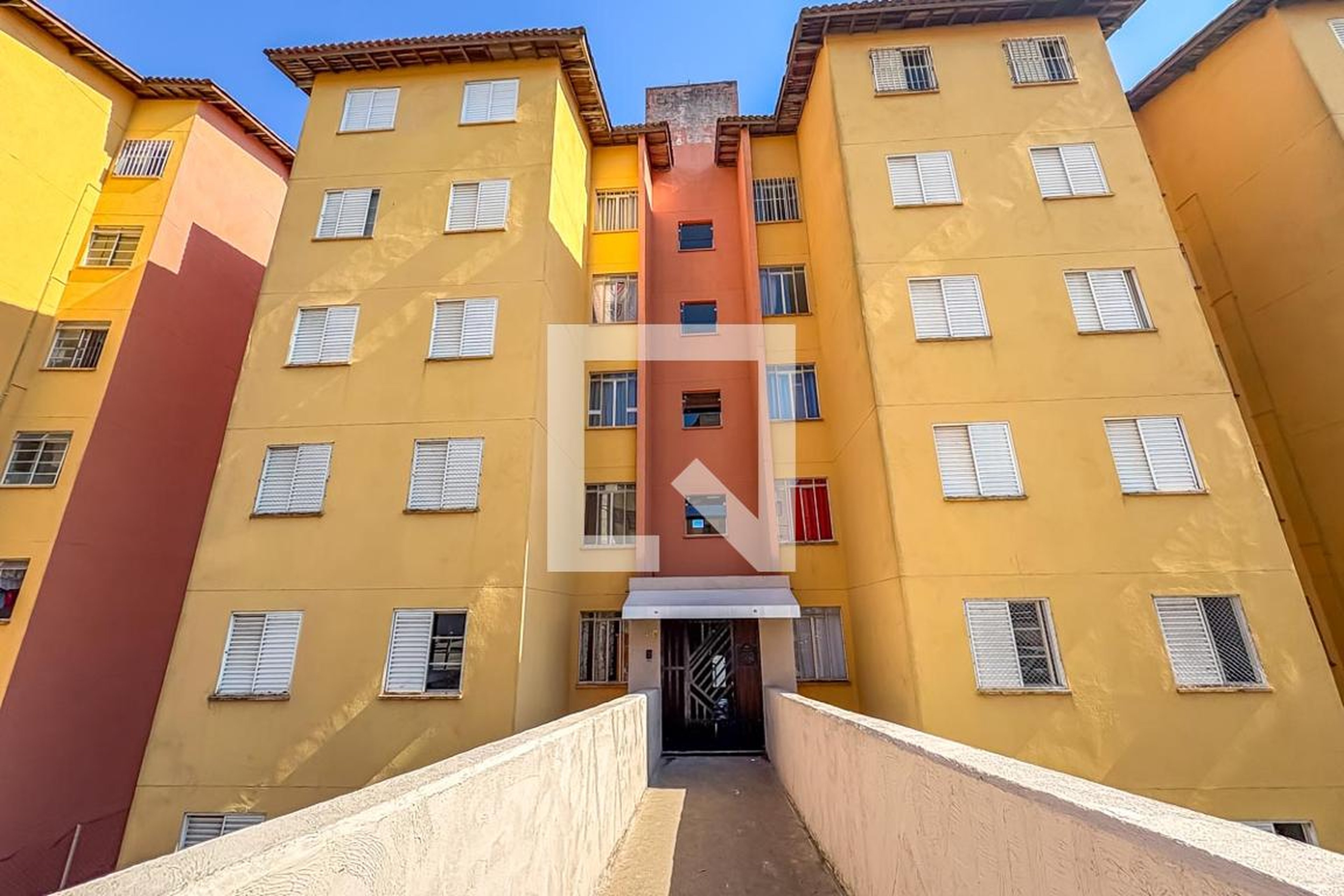 Fachada Condomínio em Rua Céu Azul, 140