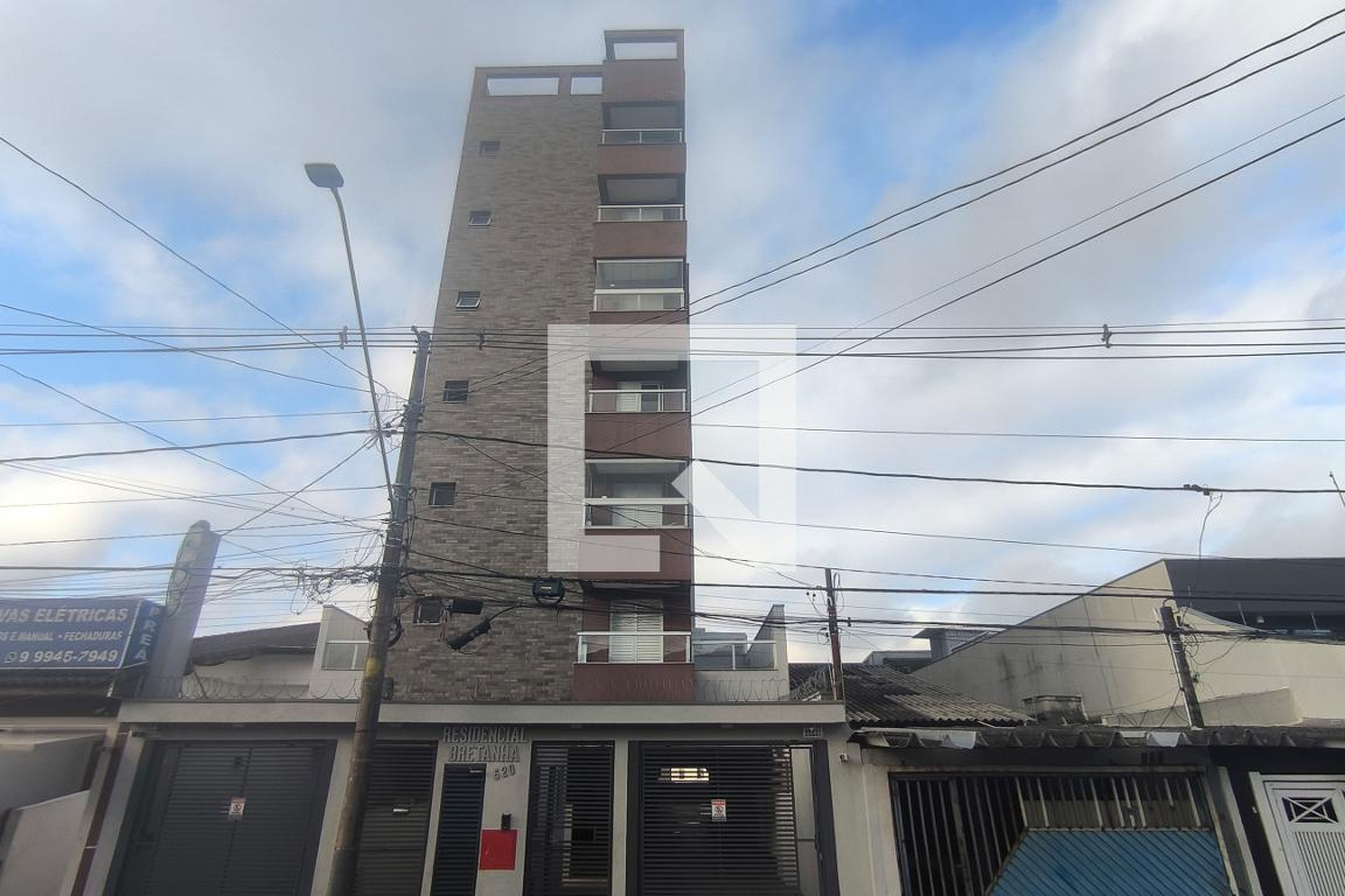 Fachada Condomínio em Rua Abernesia, 520