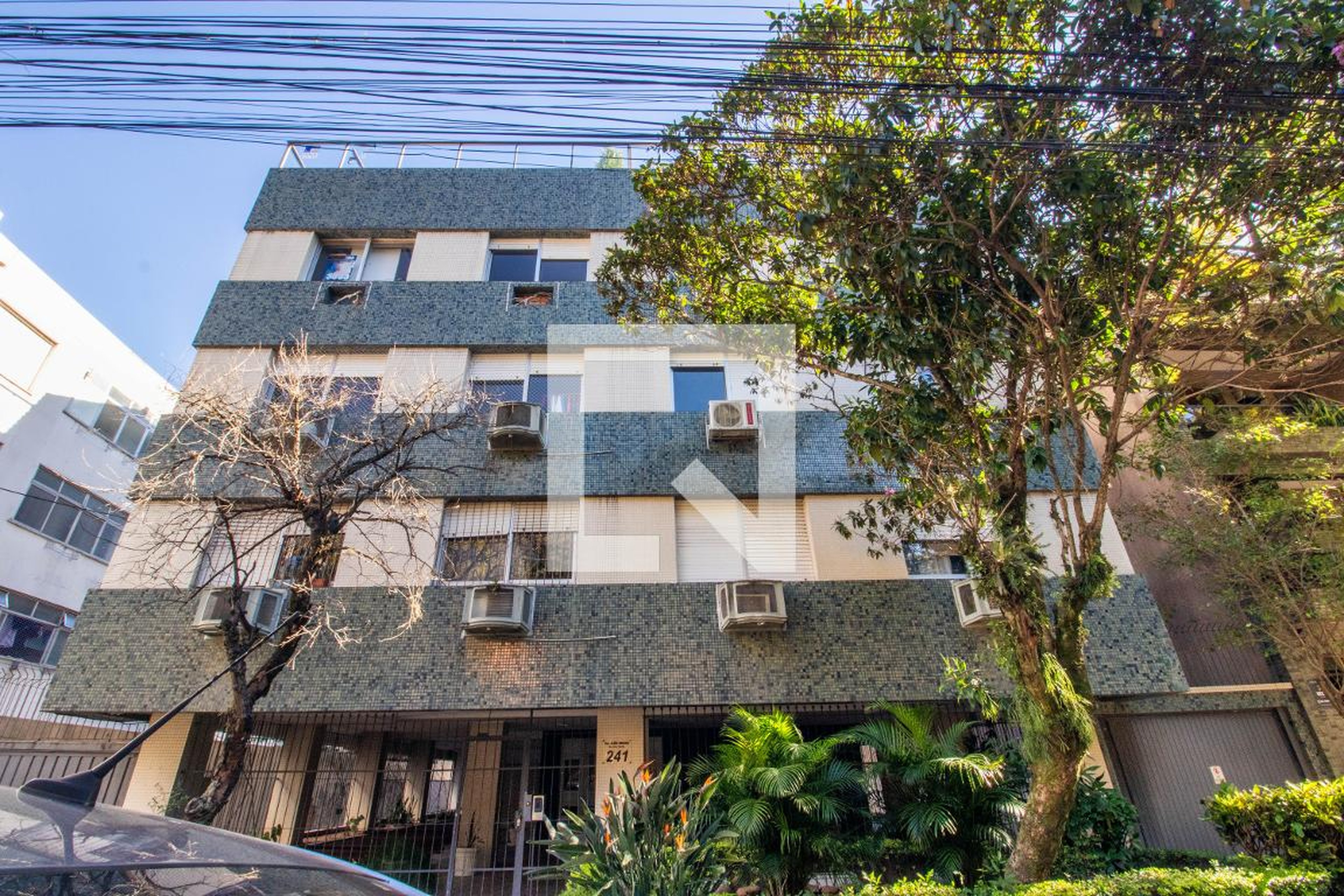 Fachada Condomínio em Rua Artur Rocha, 241