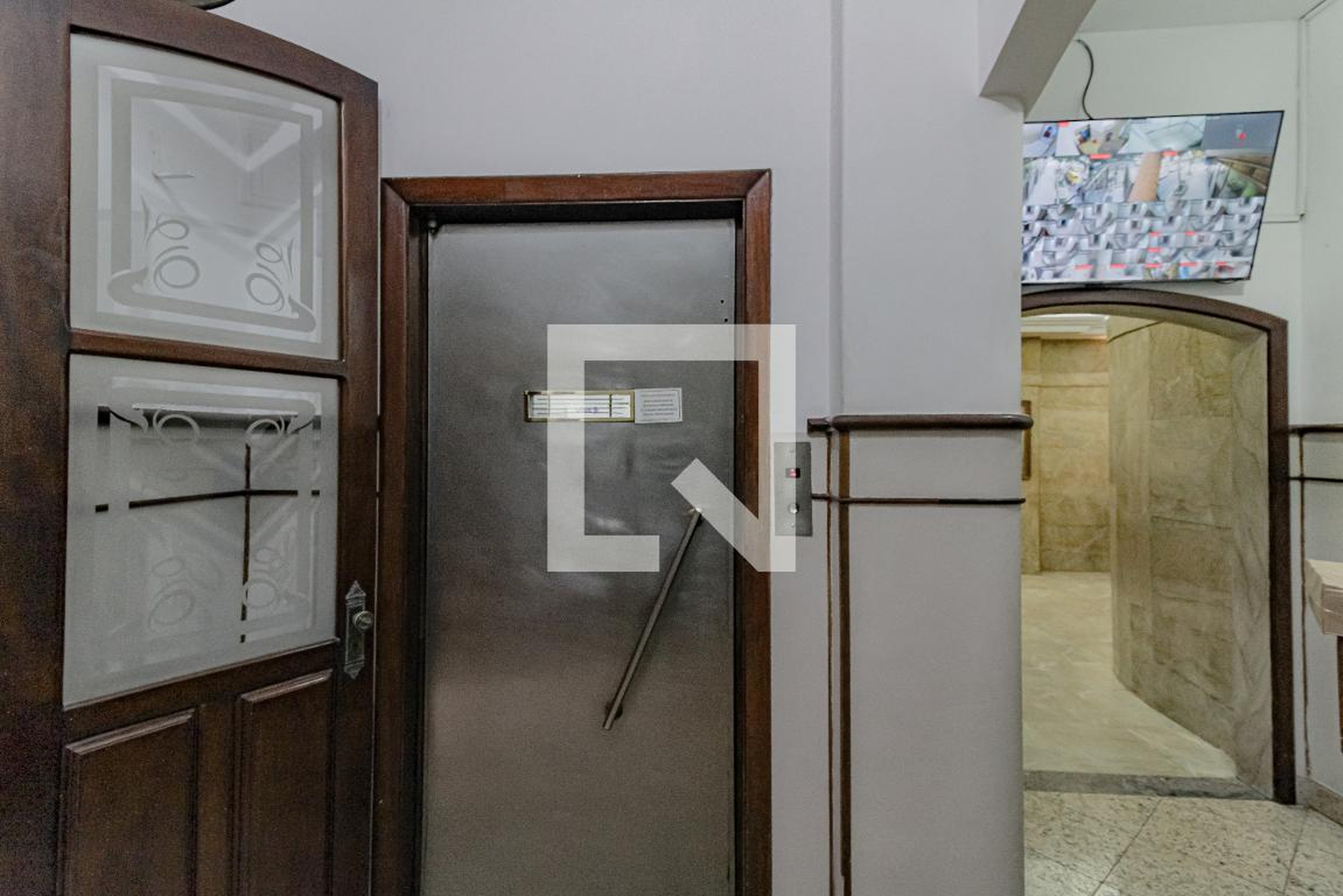 Elevador - Edifício Maria Isabel