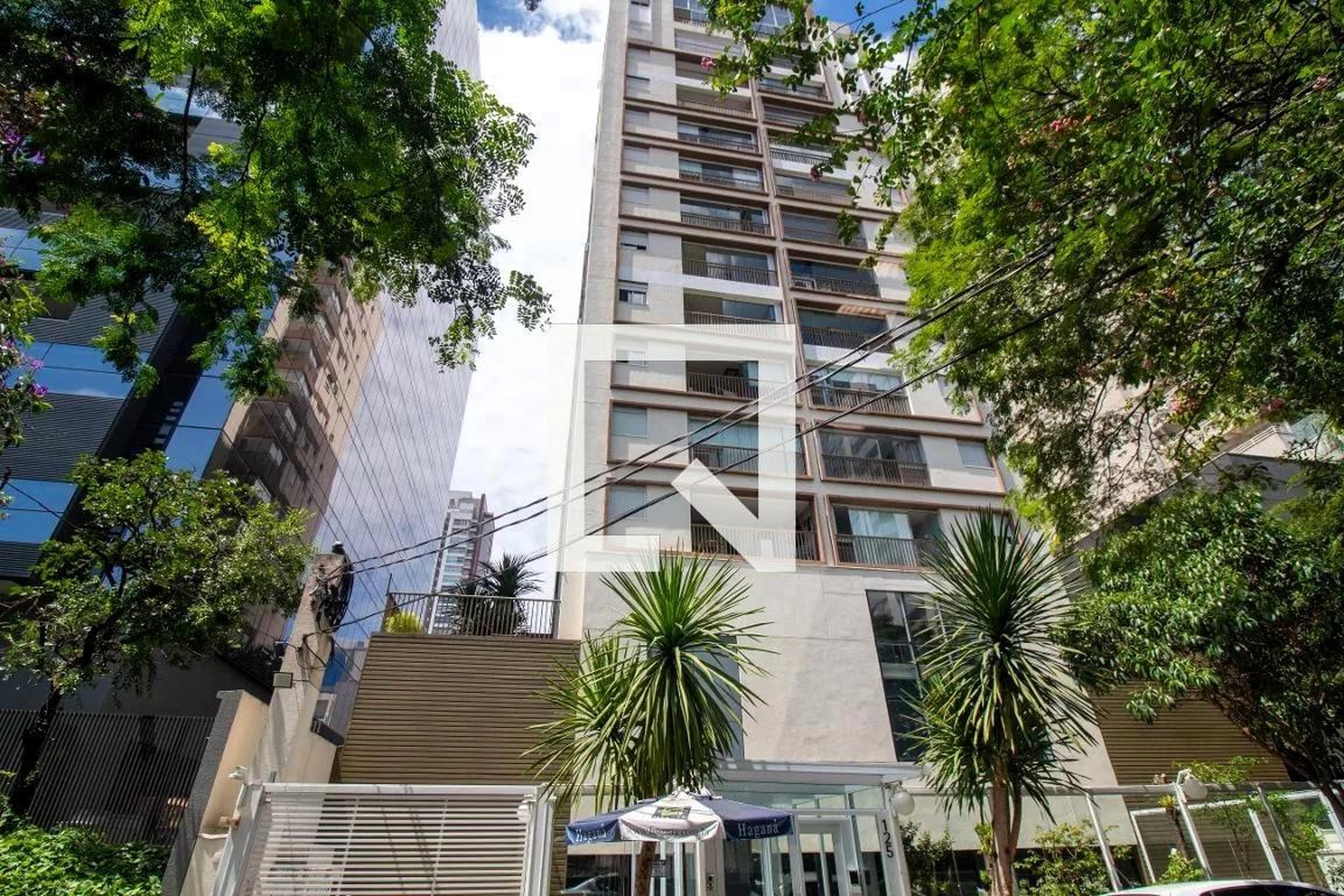 Fachada Condomínio em Rua Professor José Leite e Oiticica, 126