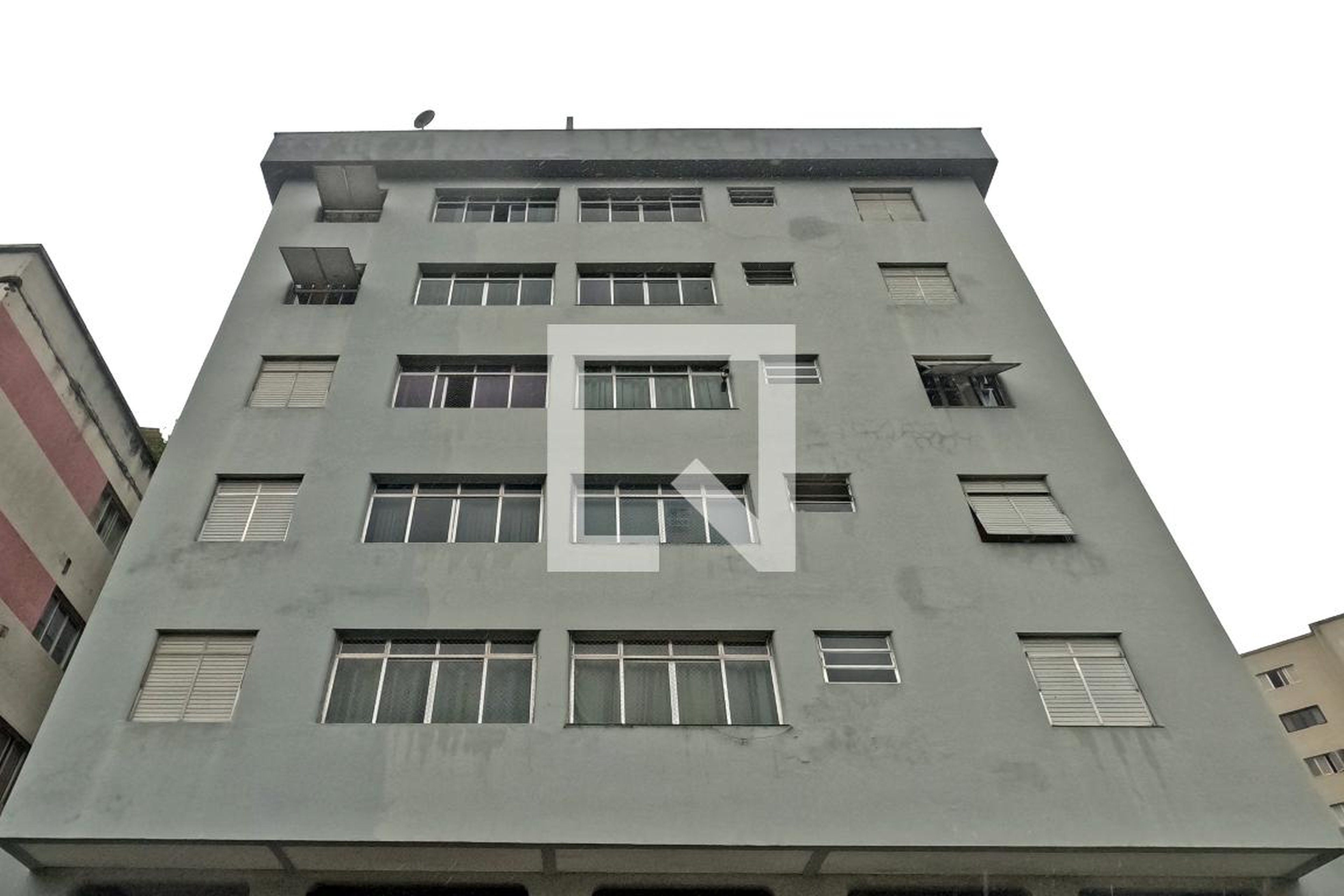 Fachada Condomínio em Rua Pedro Borges Gonçalves, 64