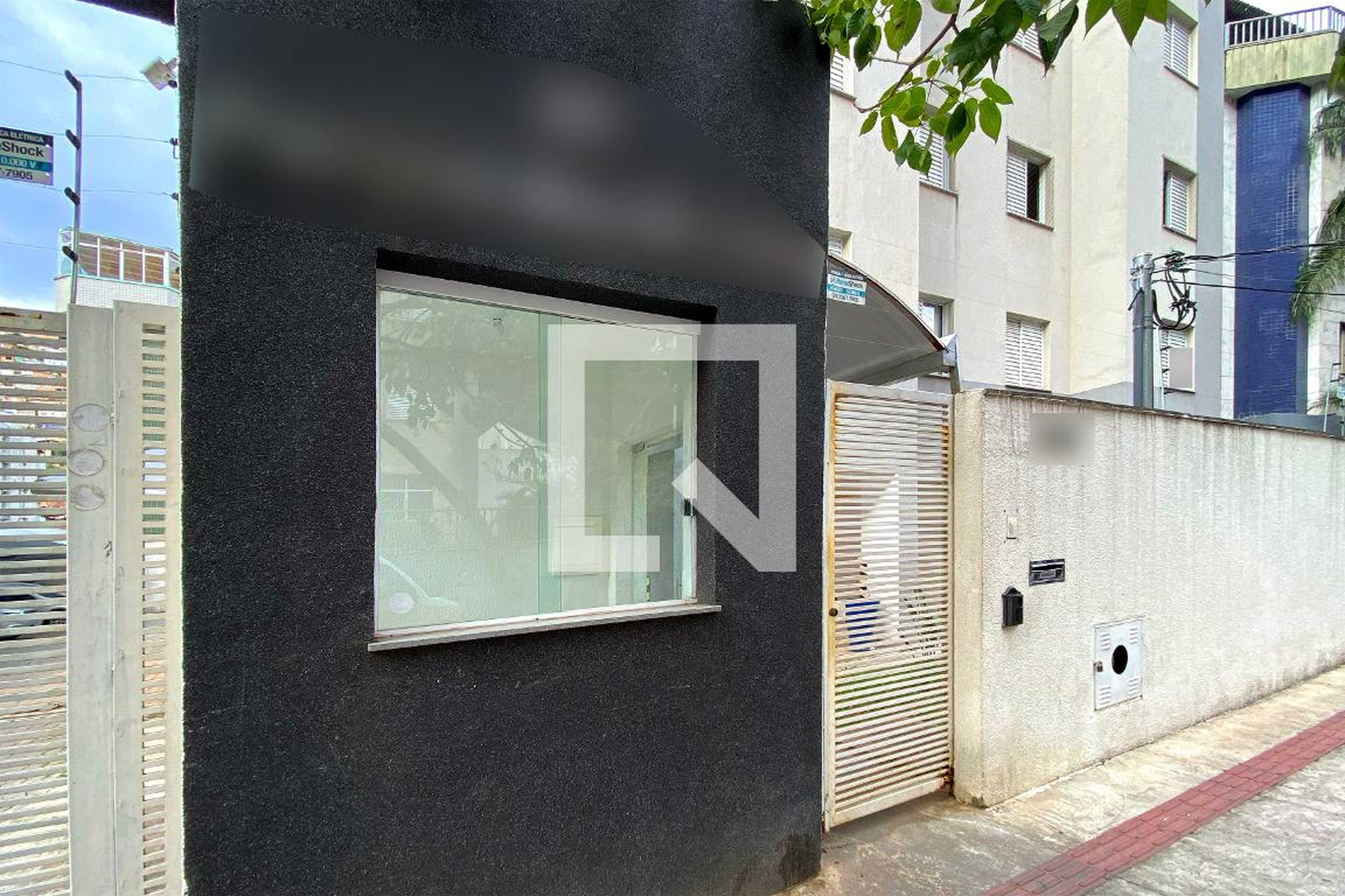 Fachada Condomínio em Rua Engenheiro Zoroastro Tôrres, 282