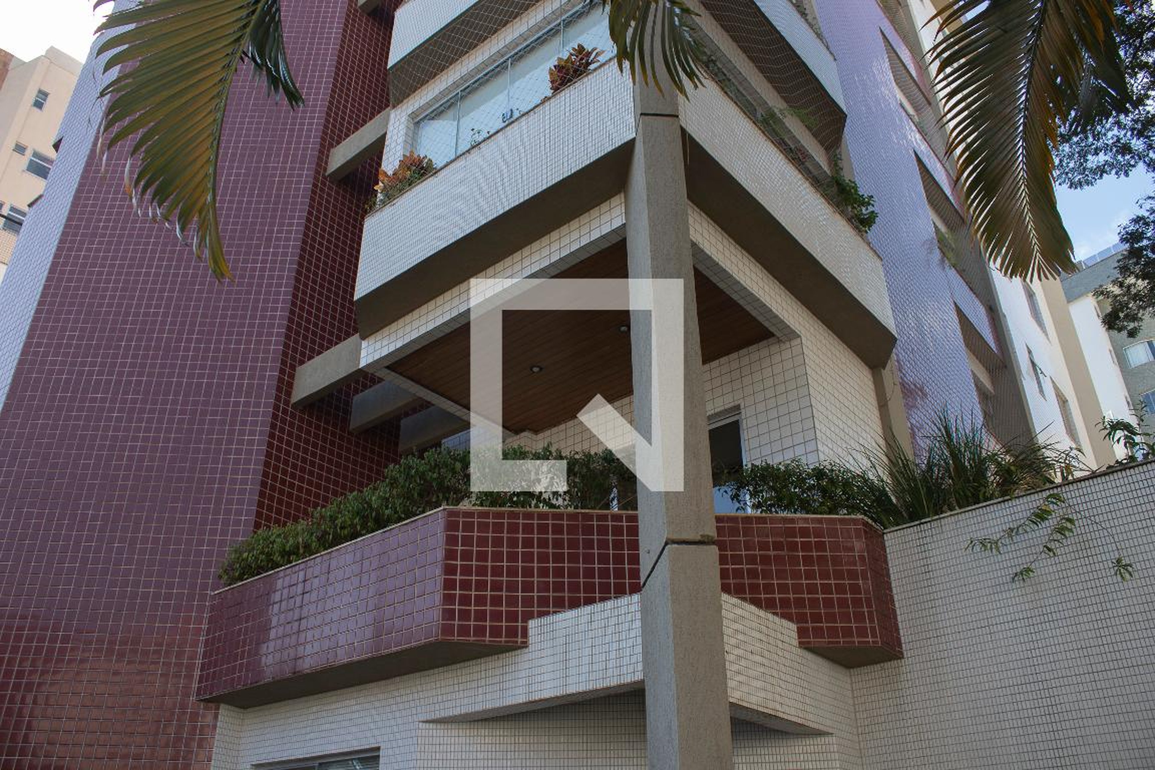 Fachada Condomínio em Rua Deputado Bernardino Sena Figueiredo, 25