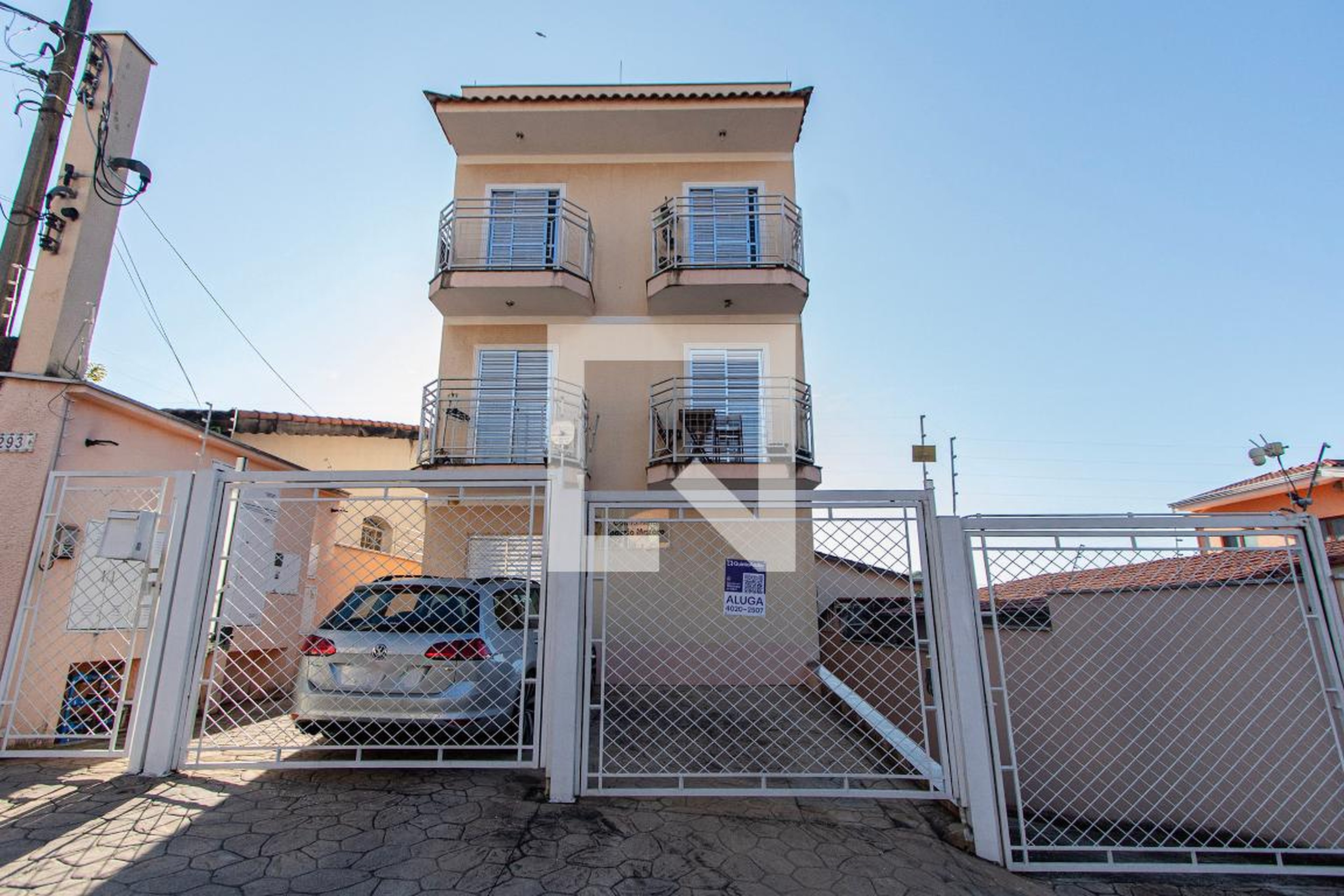 Fachada Condomínio em Rua Giácomo Longobardi, 293