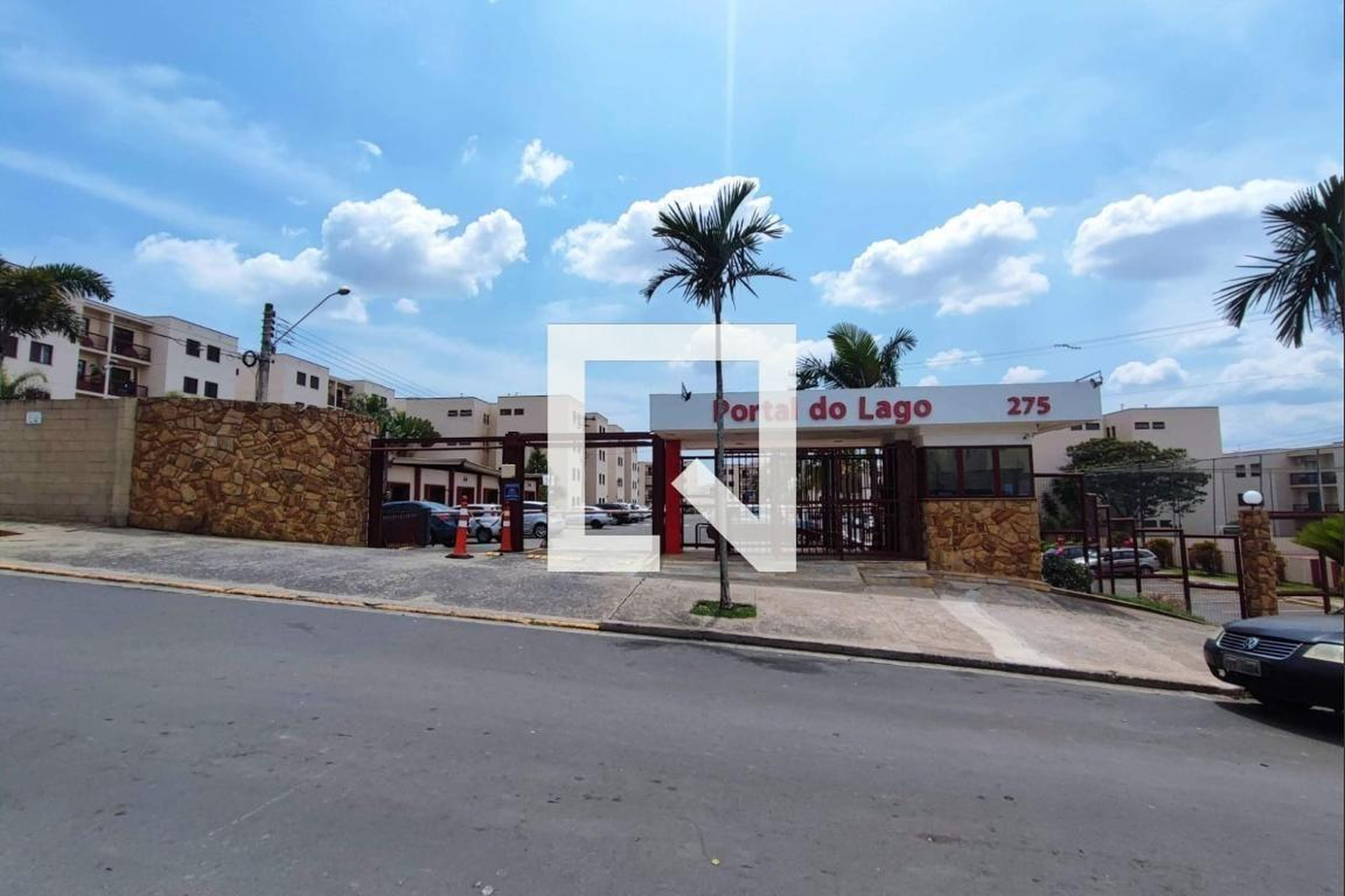 Fachada do Condomínio Condomínio Portal do Lago