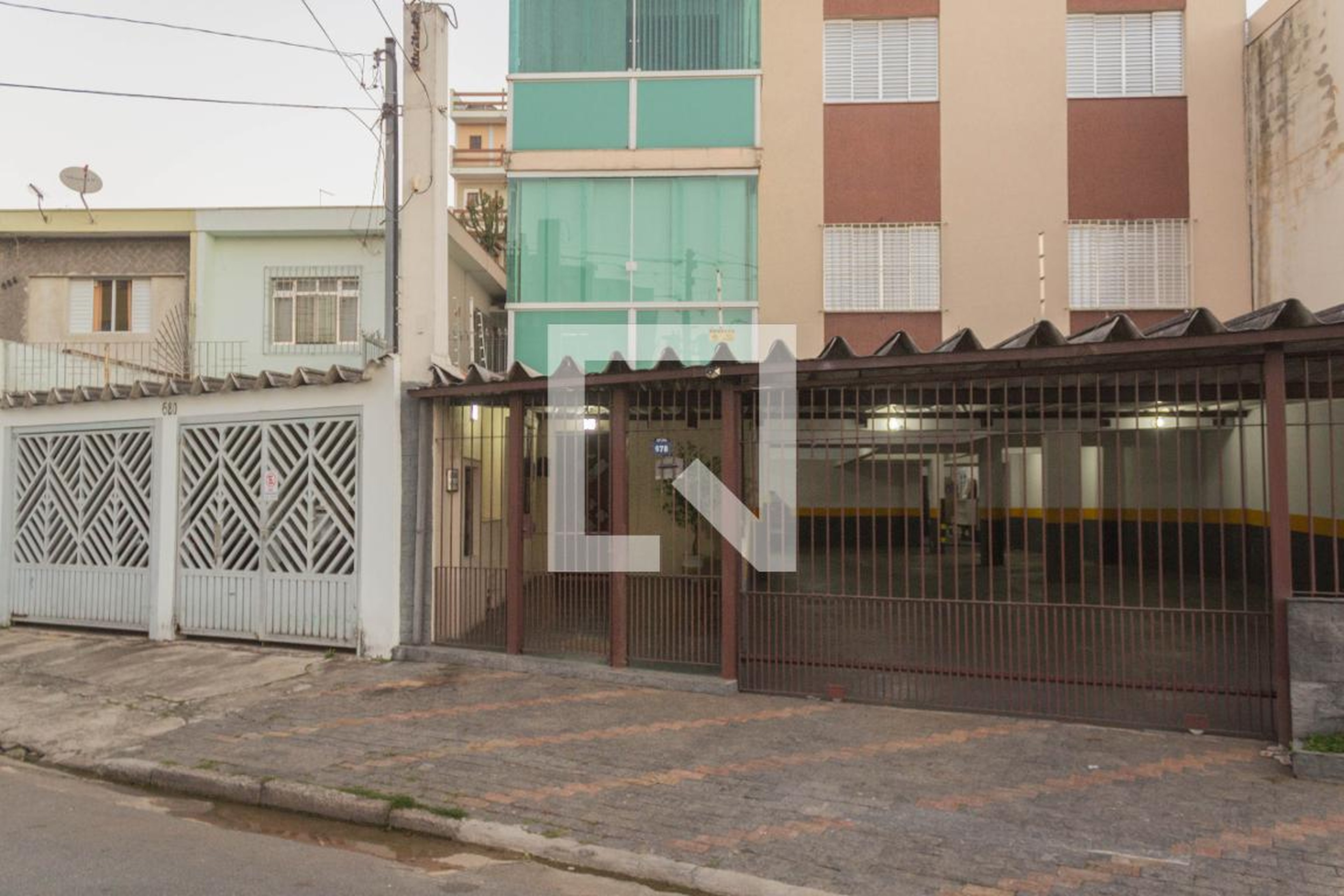 Fachada Condomínio em Rua Doutor Amâncio de Carvalho, 678