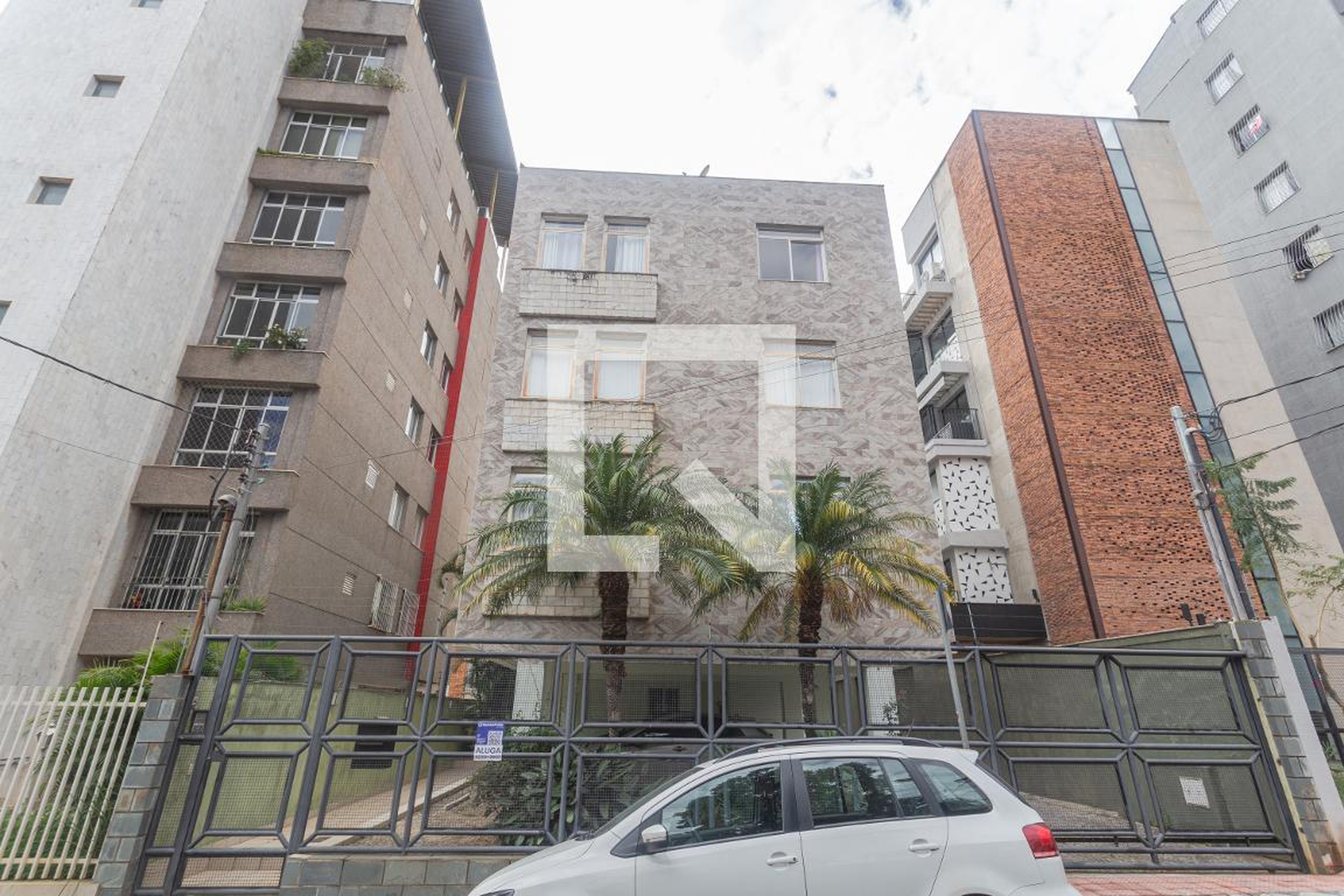 Fachada Condomínio em Rua Montes Claros, 1087