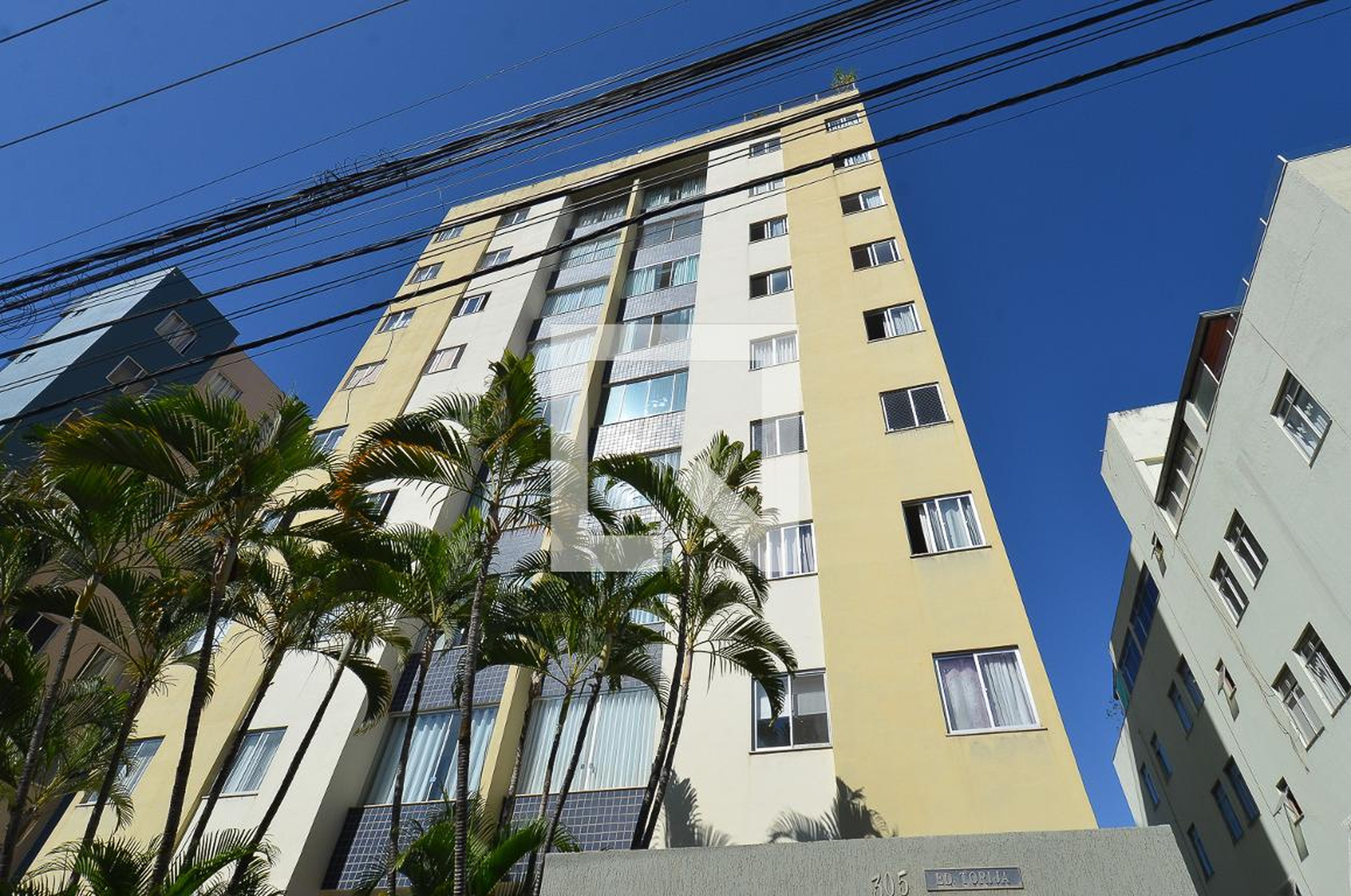 Fachada Condomínio em Rua José Cleto, 305