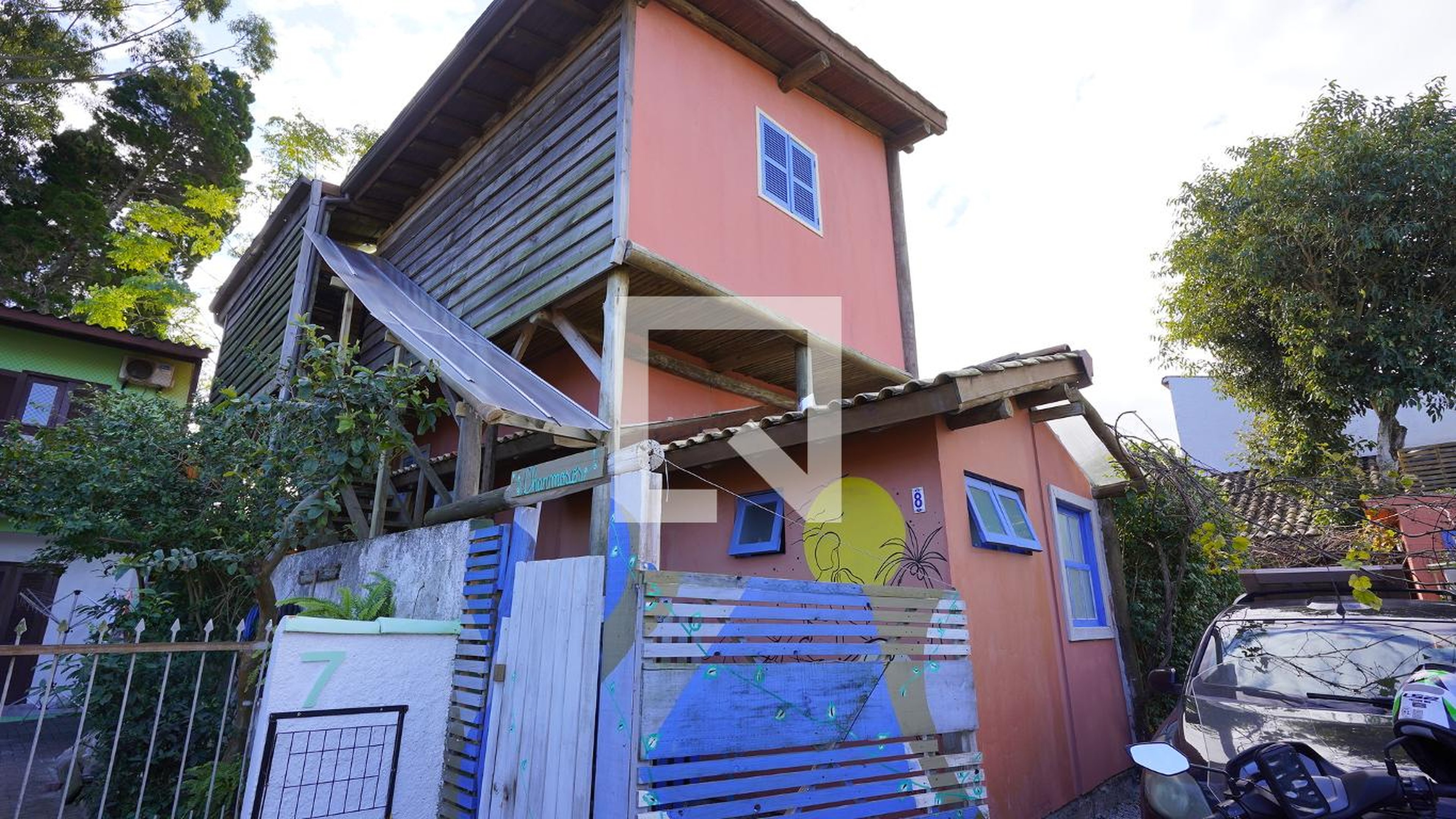 Fachada Condomínio em Servidão Natureza, 300