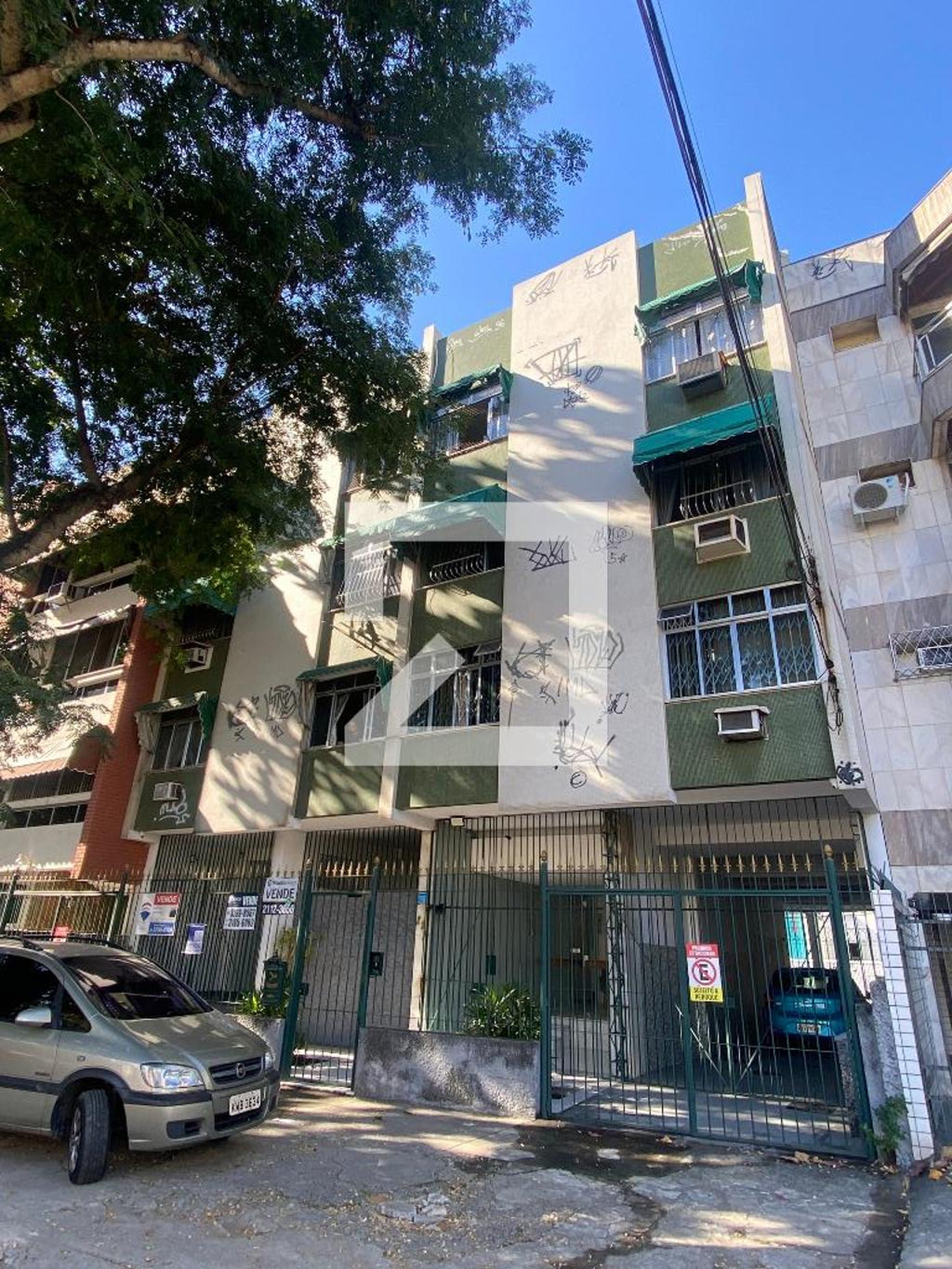 Fachada Condomínio em Estrada Governador Chagas Freitas, 237