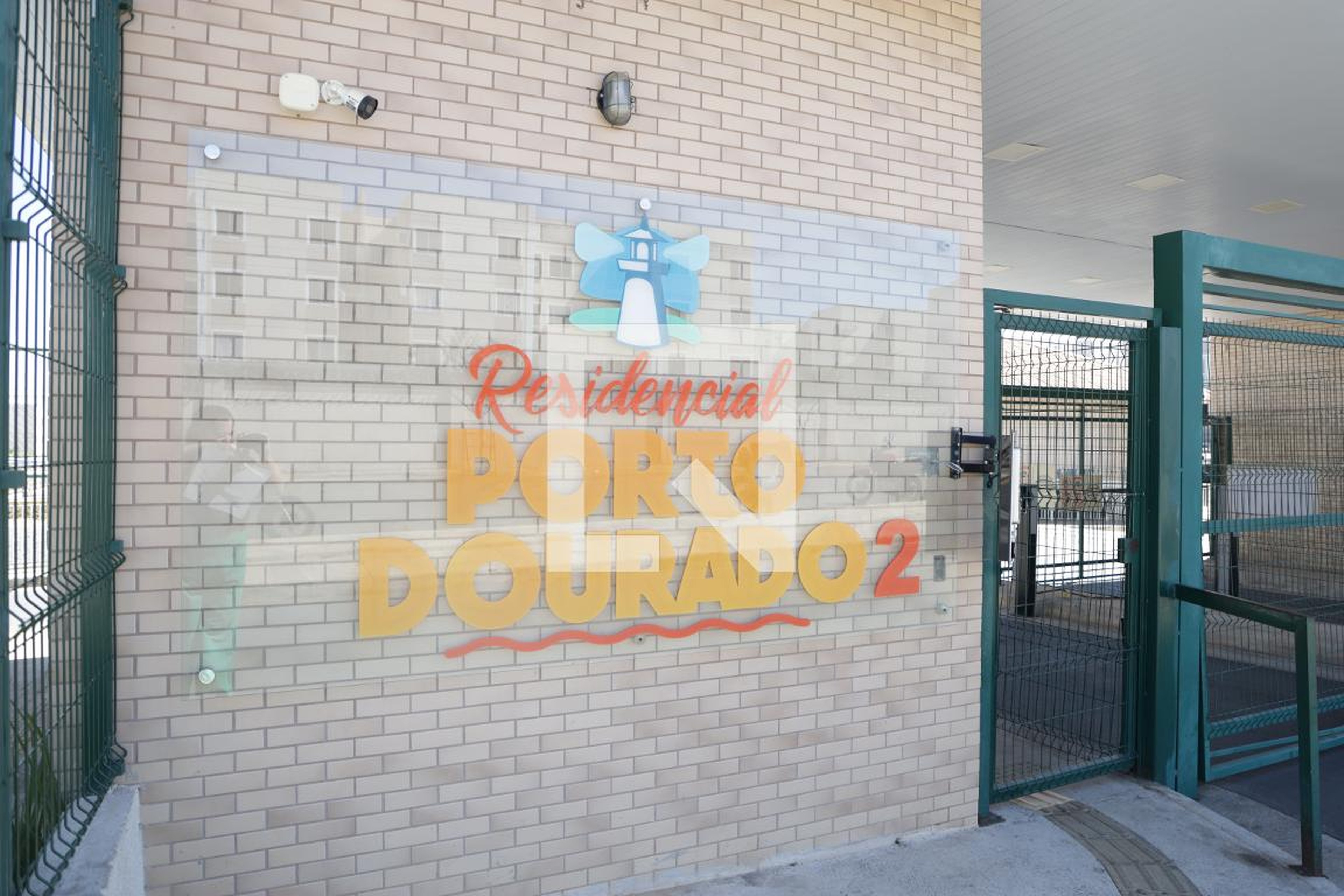 Fachada Condomínio em Rua 76, 2