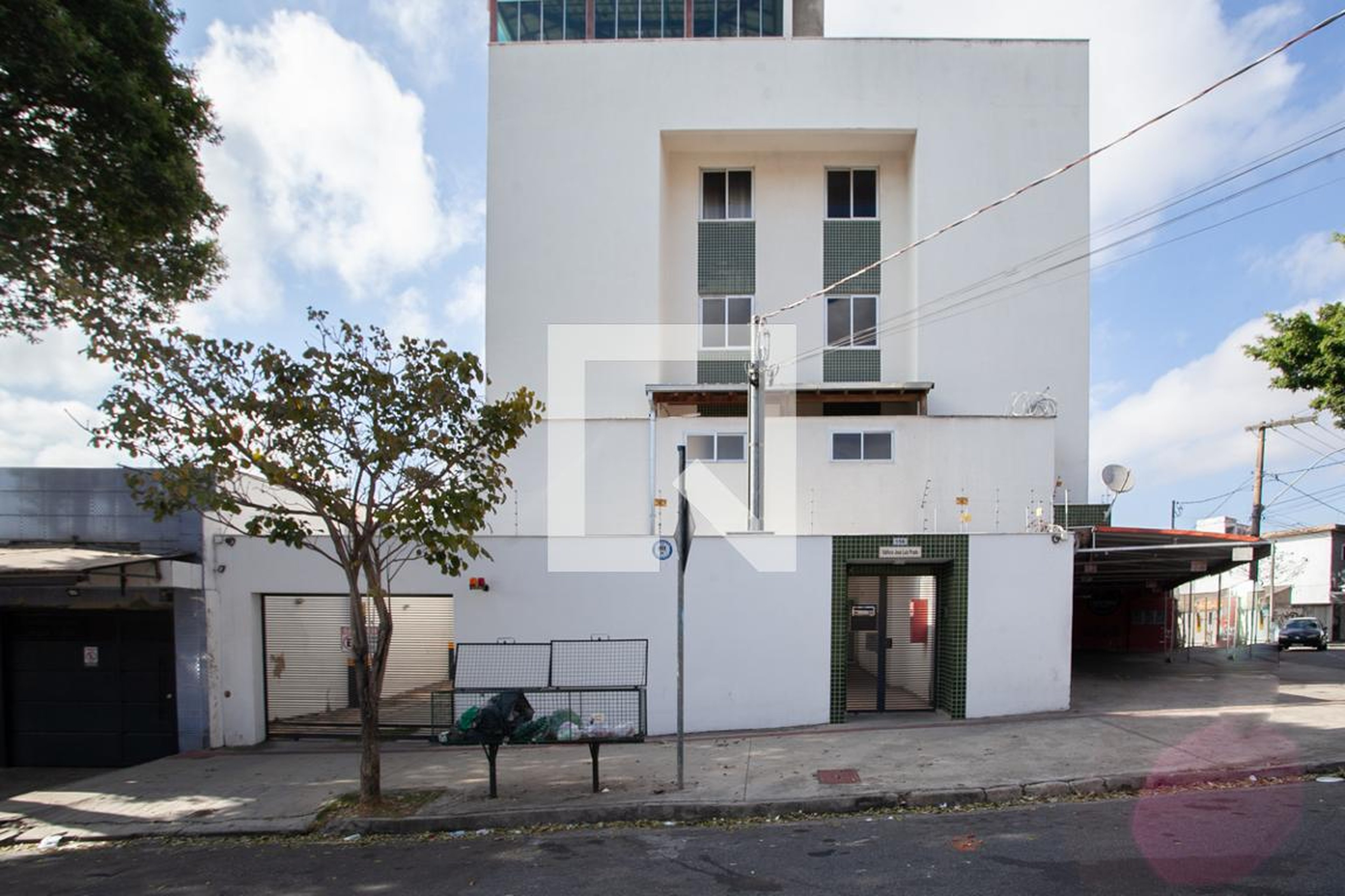 Fachada Condomínio em Rua Maria Luiza Lara, 156