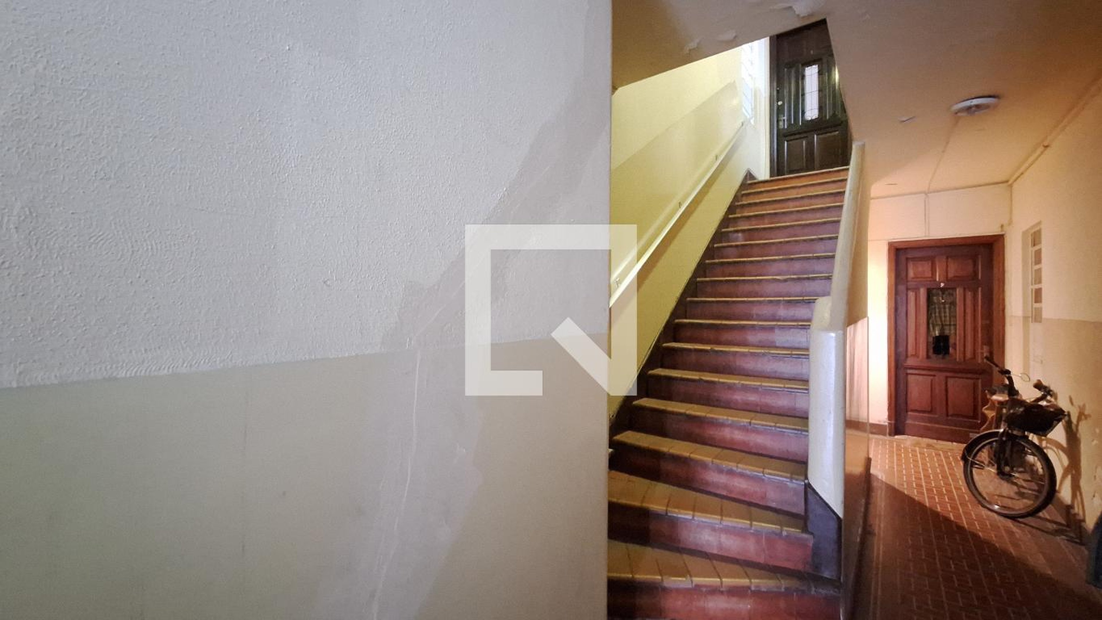 Entrada Condomínio em Rua Clélia, 210