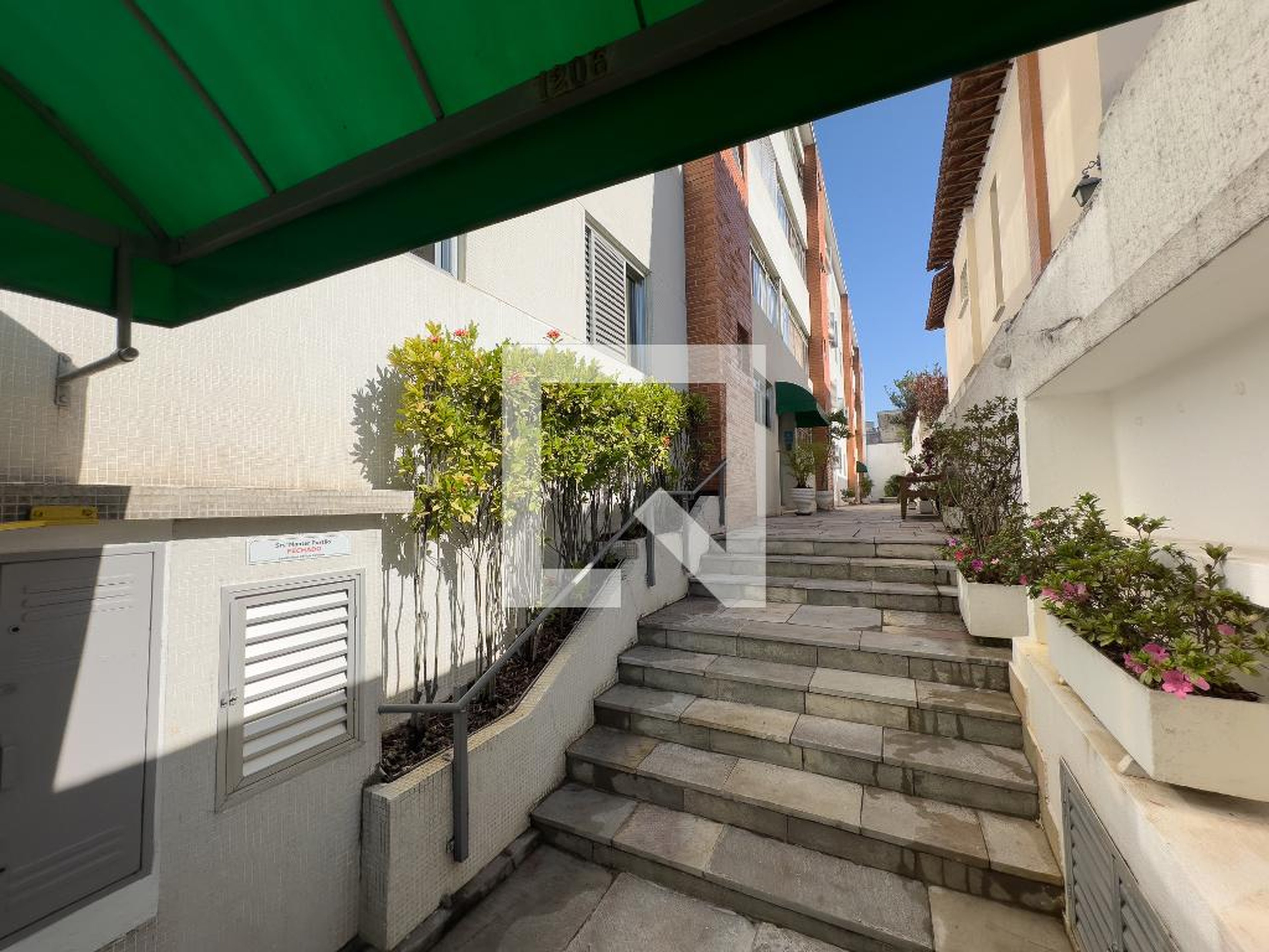 Entrada - edifício Caraibas