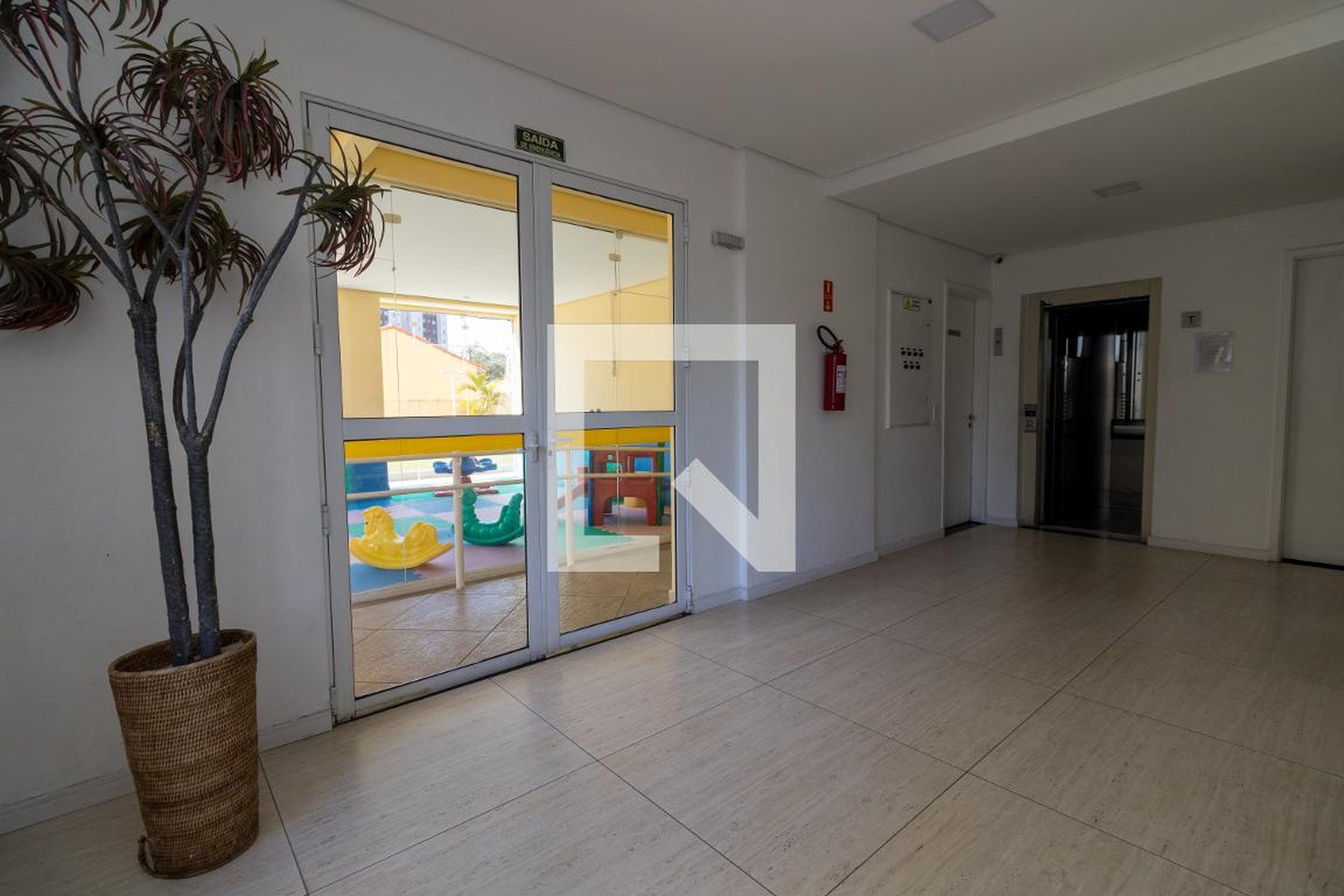 Hall de entrada Condomínio em Rua Pacheco Gato, 121