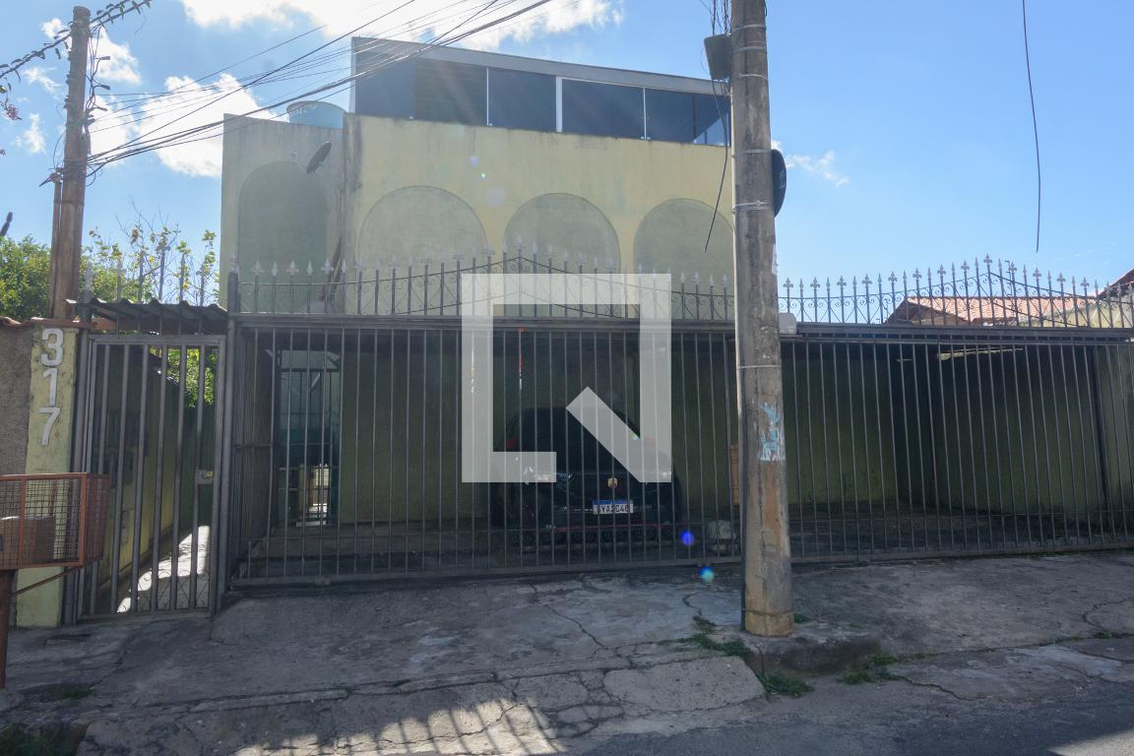 Fachada Condomínio em Rua Jeupira, 317