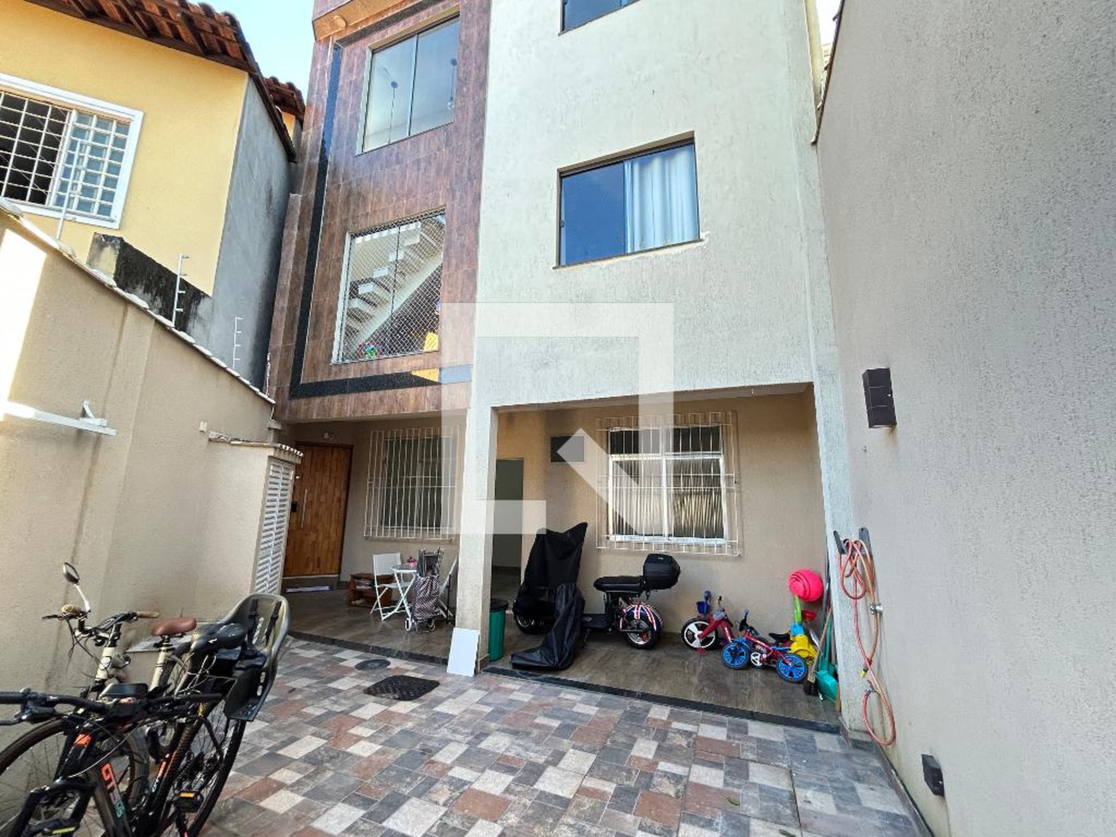 Fachada Condomínio em Rua Henrique Maron Gedeon, 195
